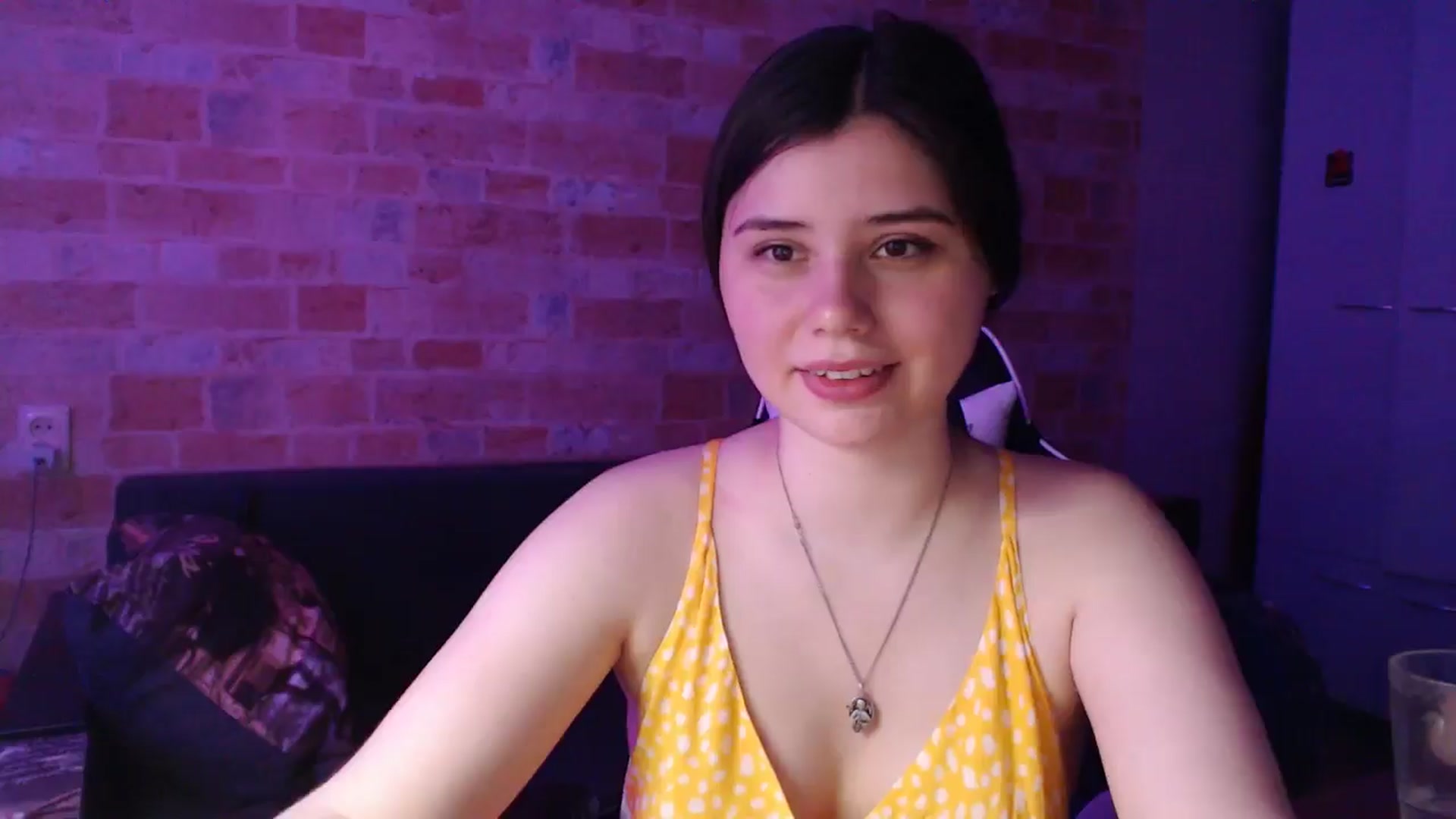 Gallery image thumbnail from Moon_light23's myfreecams stream on, 06/30/2024, 19:20 image 19 of 20