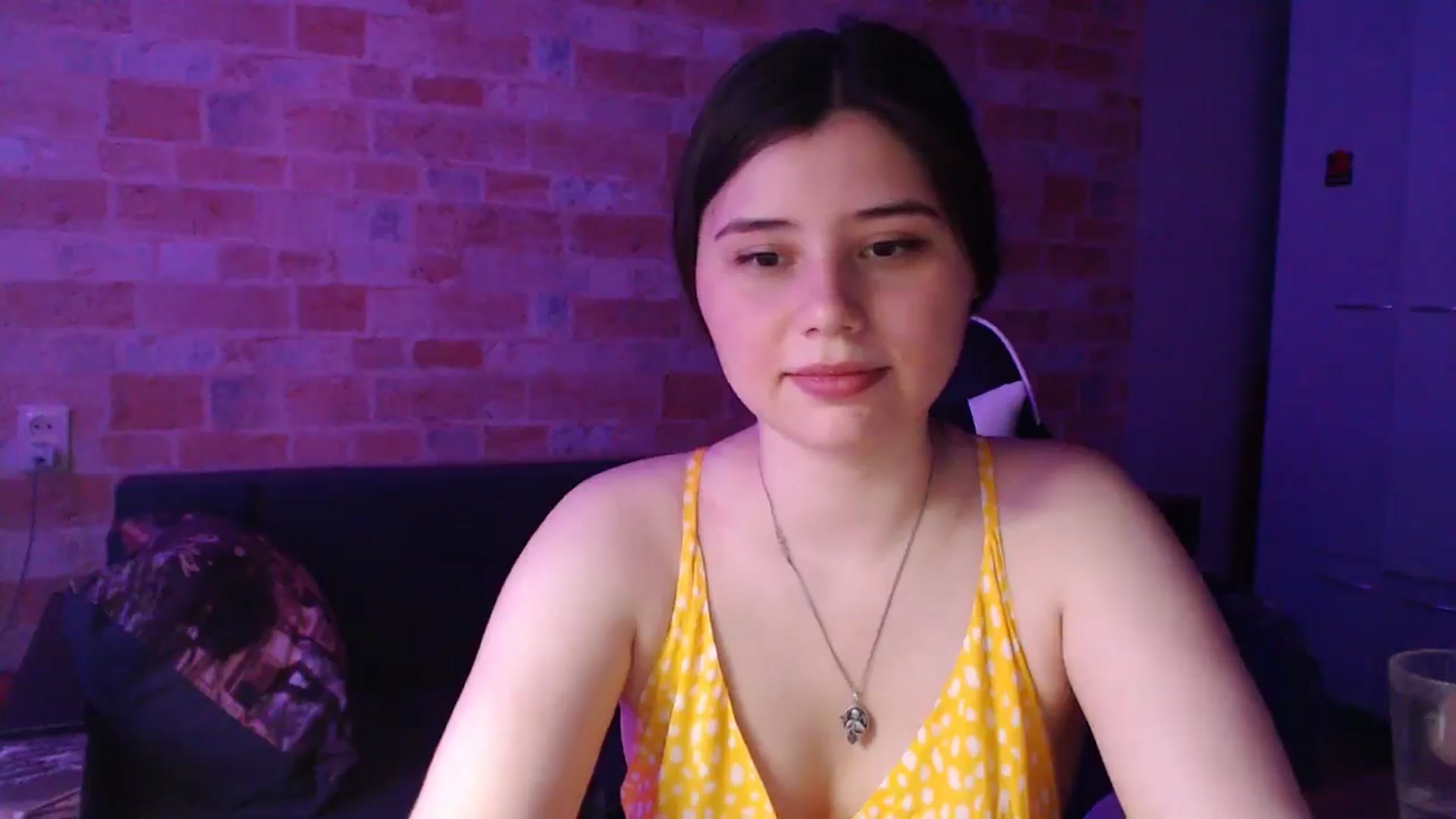 Gallery image thumbnail from Moon_light23's myfreecams stream on, 06/30/2024, 19:20 image 17 of 20