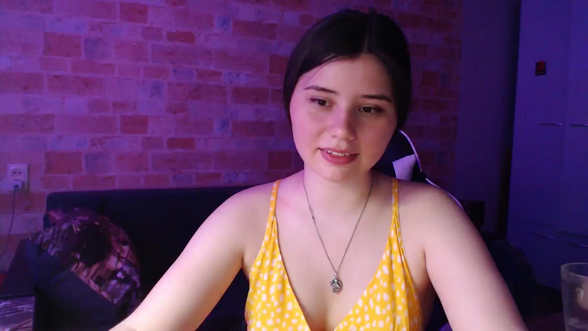 Gallery image thumbnail from Moon_light23's myfreecams stream on, 06/30/2024, 19:20 image 18 of 20