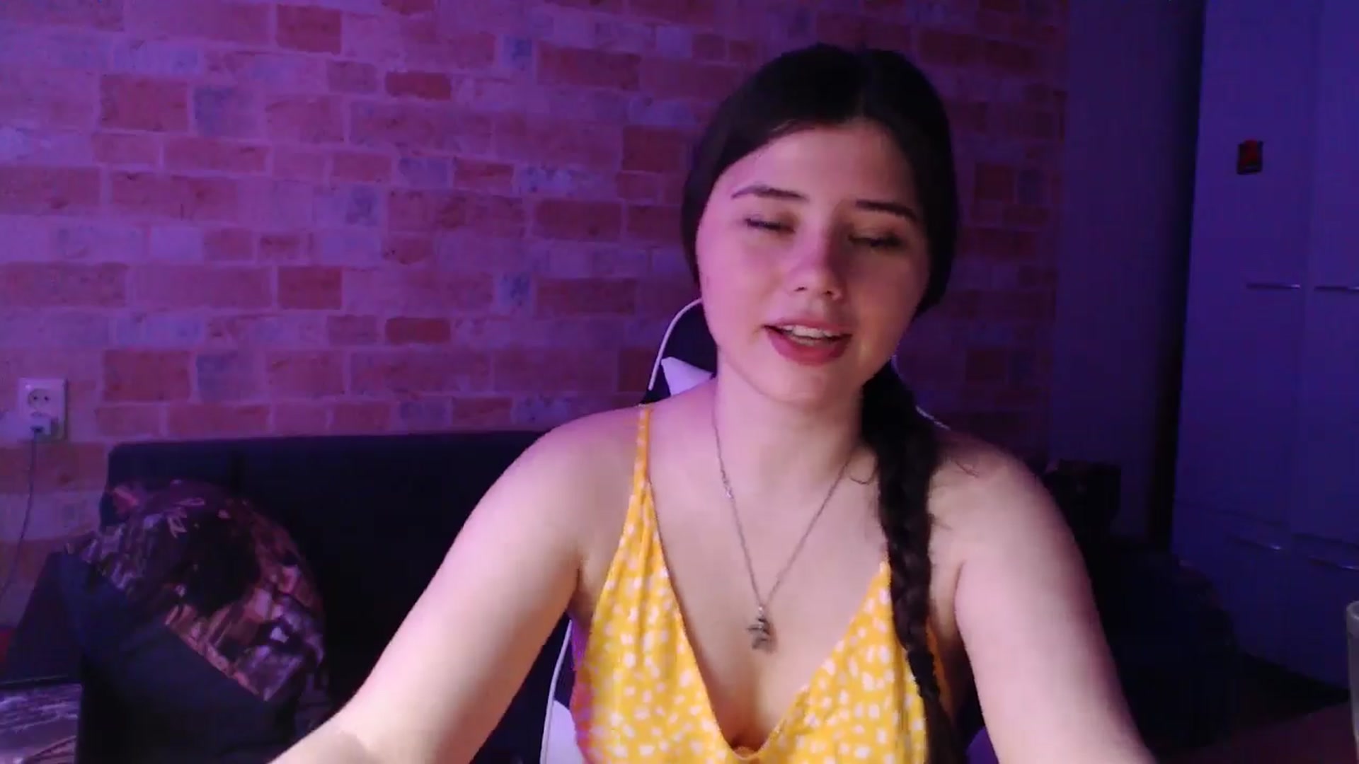 Gallery image thumbnail from Moon_light23's myfreecams stream on, 06/30/2024, 19:20 image 6 of 20