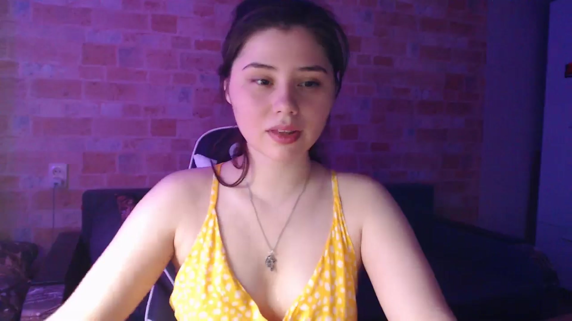 Gallery image thumbnail from Moon_light23's myfreecams stream on, 07/10/2024, 18:36 image 4 of 20
