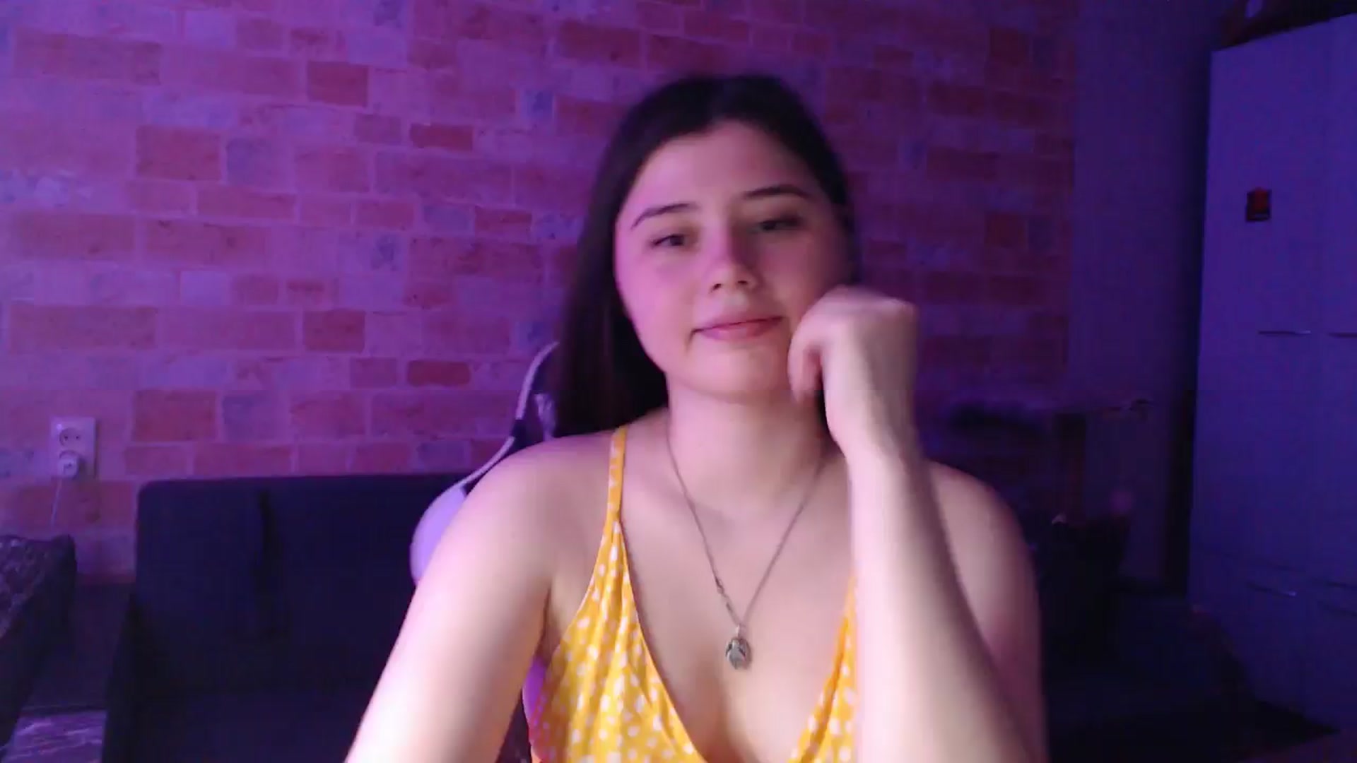 Gallery image thumbnail from Moon_light23's myfreecams stream on, 07/25/2024, 19:20 image 17 of 20