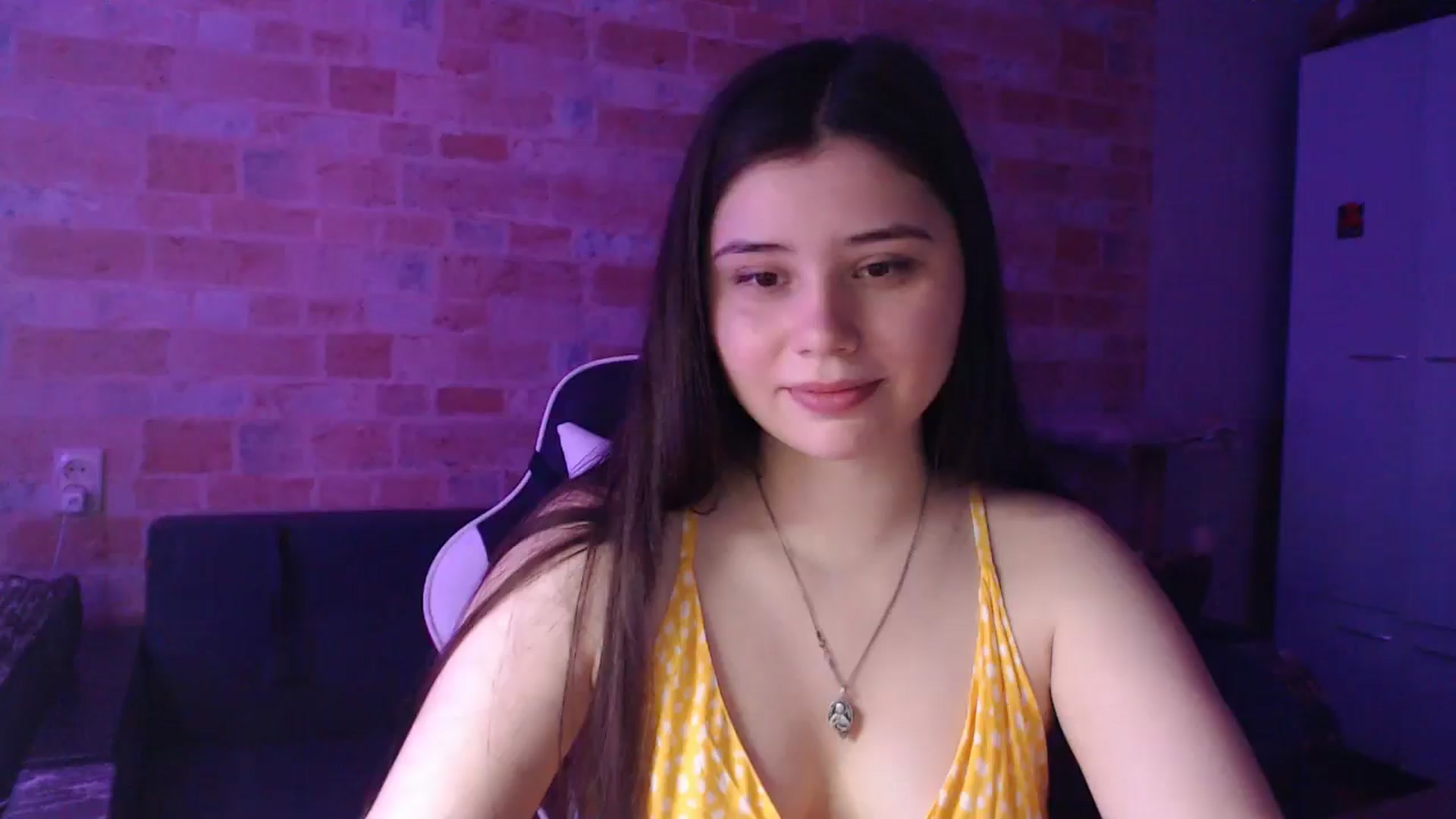 Gallery image thumbnail from Moon_light23's myfreecams stream on, 07/25/2024, 19:20 image 14 of 20
