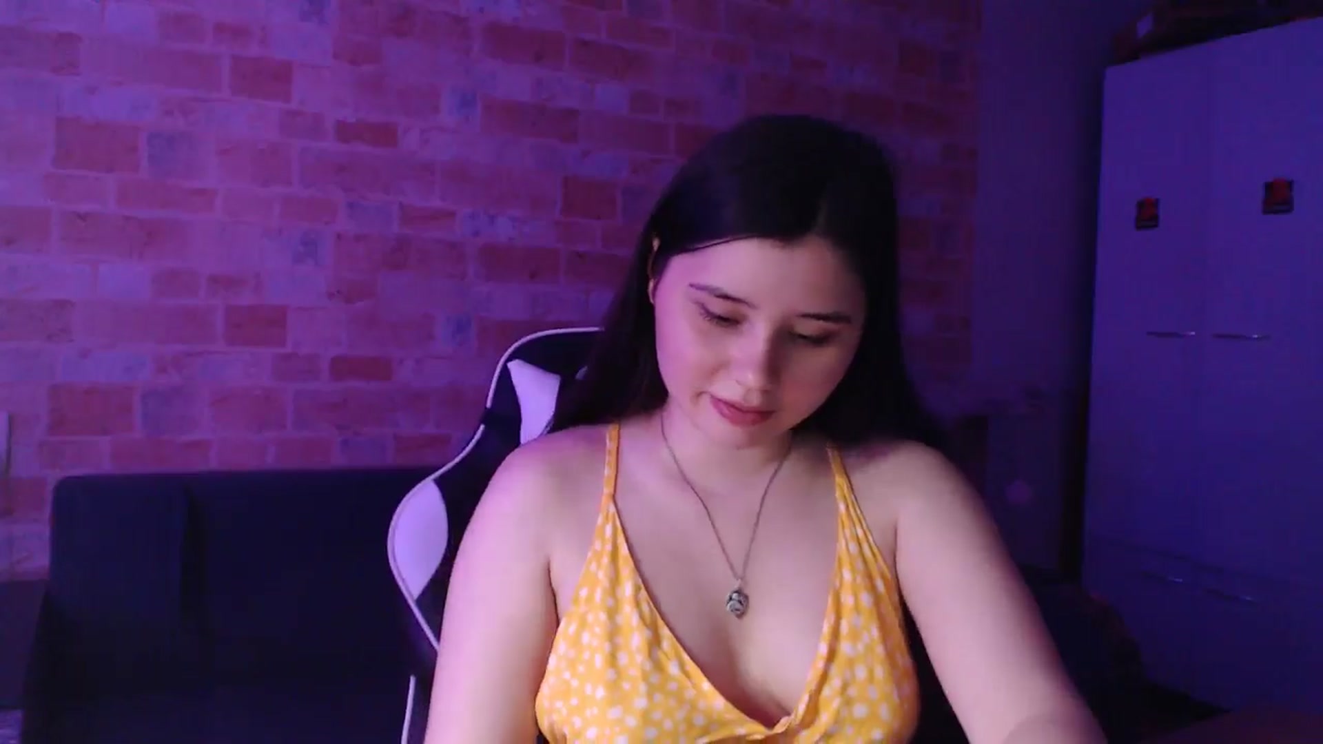 Gallery image thumbnail from Moon_light23's myfreecams stream on, 07/28/2024, 20:23 image 17 of 20