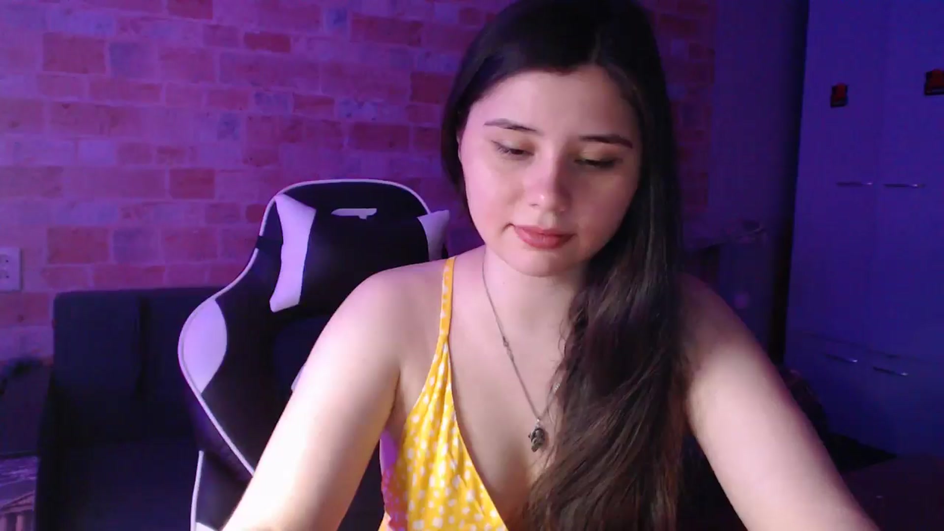 Gallery image thumbnail from Moon_light23's myfreecams stream on, 08/03/2024, 19:53 image 5 of 20