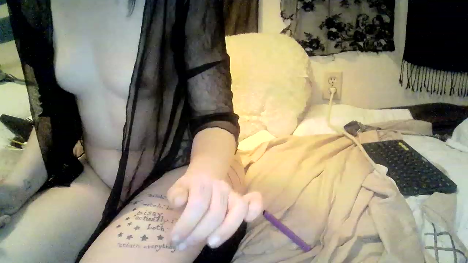 Gallery image thumbnail from MoonbbFloof69's myfreecams stream on, 11/15/2022, 09:29 image 6 of 20