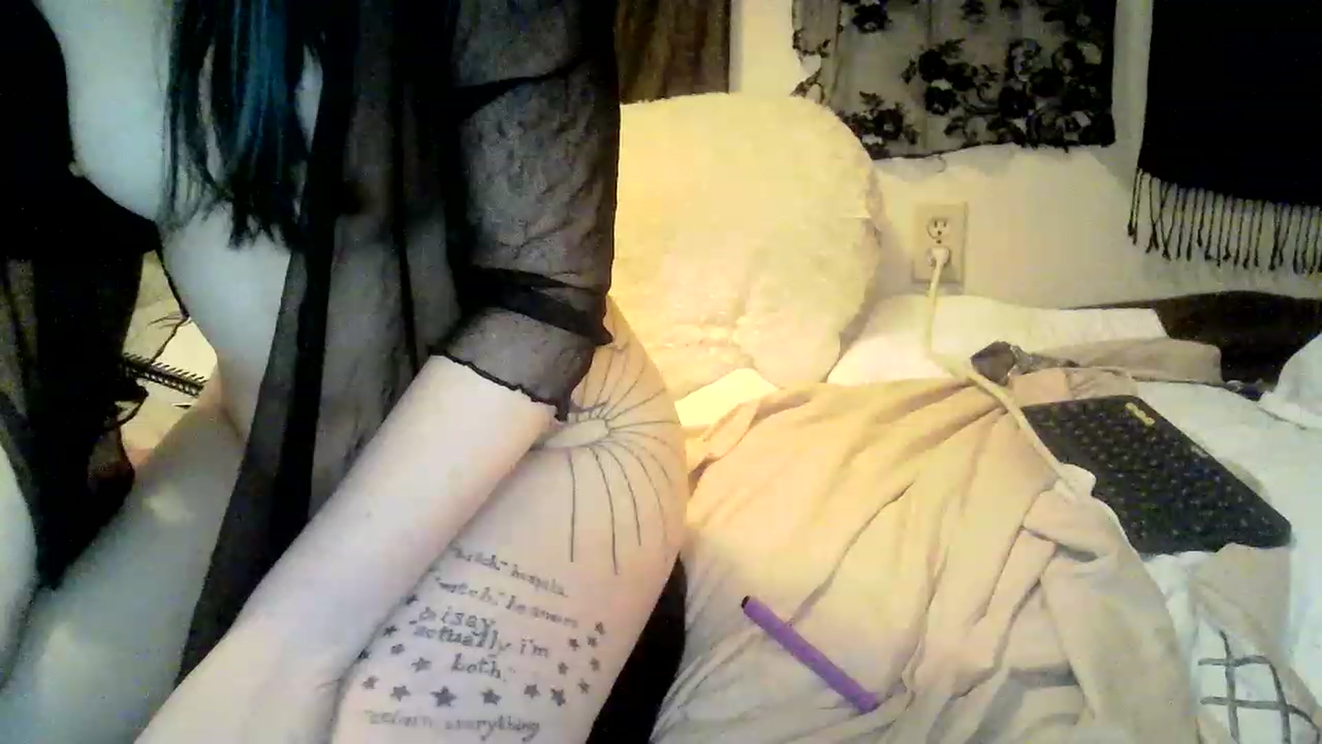 Gallery image thumbnail from MoonbbFloof69's myfreecams stream on, 11/15/2022, 09:29 image 5 of 20