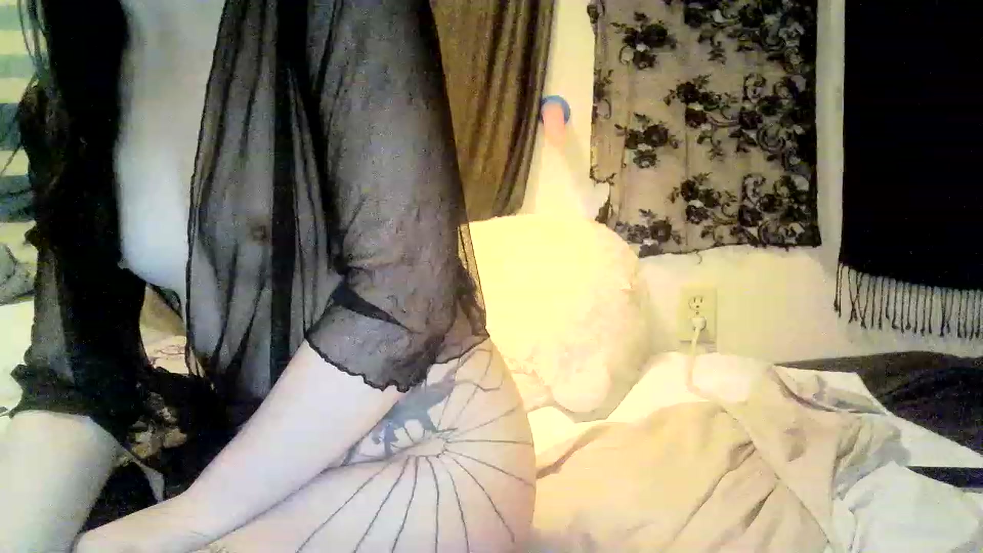 Gallery image thumbnail from MoonbbFloof69's myfreecams stream on, 11/15/2022, 09:29 image 20 of 20