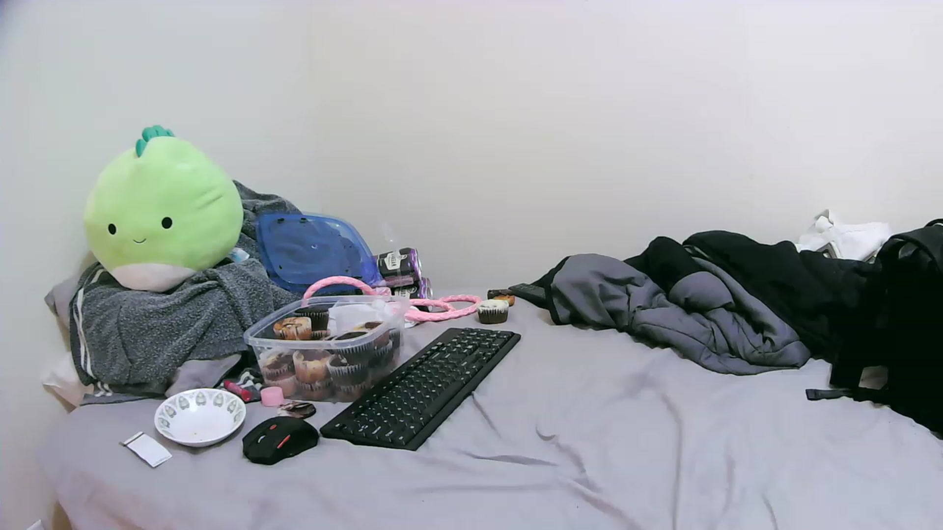 Gallery image thumbnail from MoonbbFloof69's myfreecams stream on, 11/21/2022, 12:35 image 18 of 20