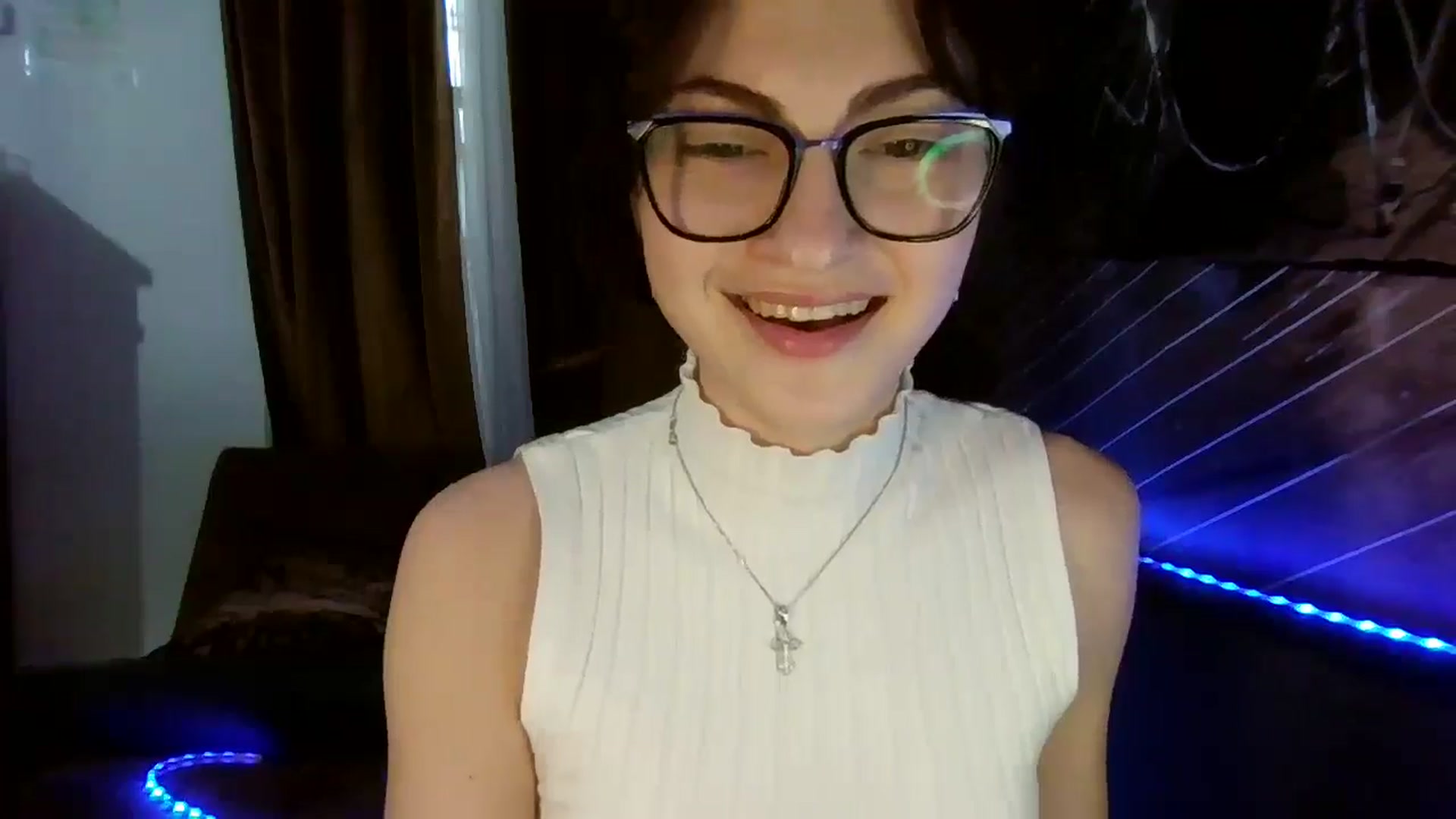 Gallery image thumbnail from MooniXill's myfreecams stream on, 05/06/2024, 11:45 image 2 of 20