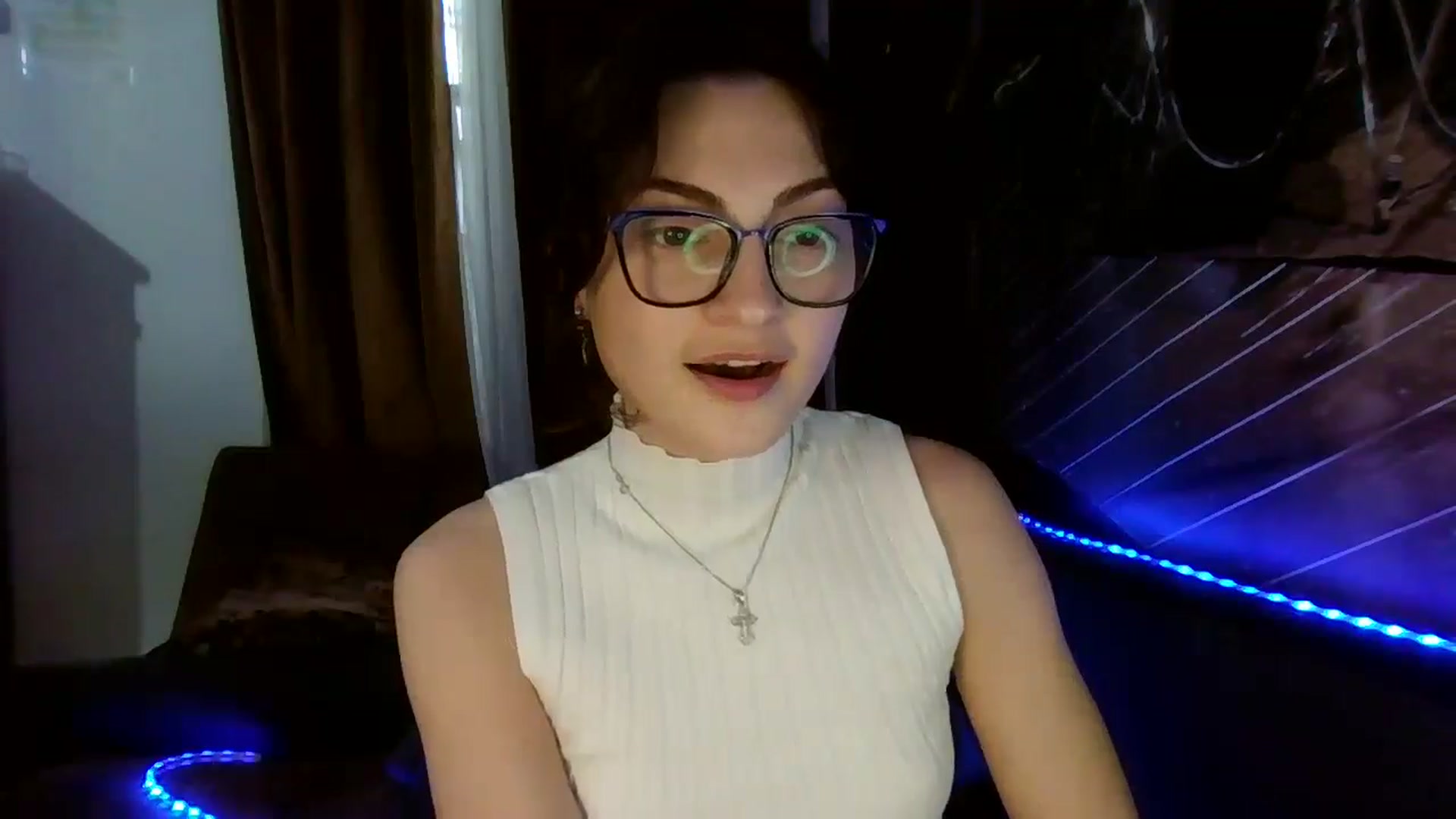 Gallery image thumbnail from MooniXill's myfreecams stream on, 05/06/2024, 11:45 image 6 of 20