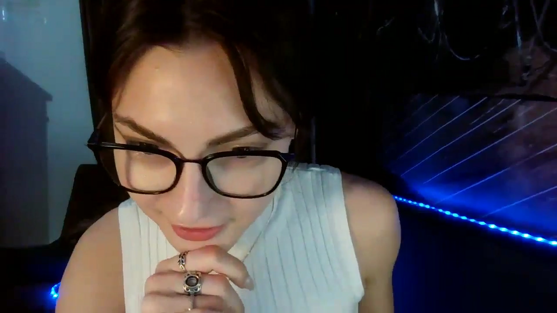 Gallery image thumbnail from MooniXill's myfreecams stream on, 05/06/2024, 11:45 image 15 of 20