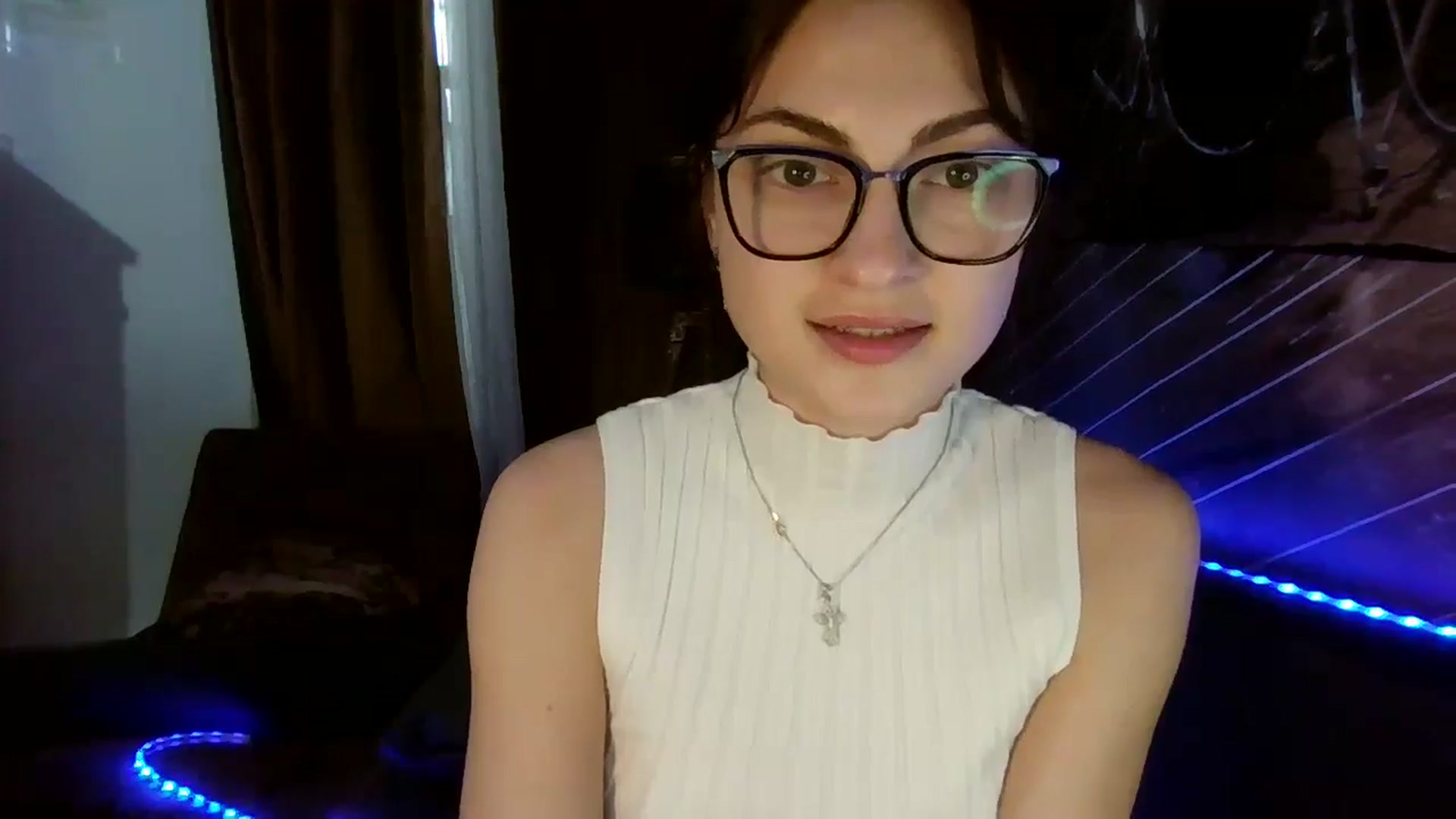 Gallery image thumbnail from MooniXill's myfreecams stream on, 05/06/2024, 11:45 image 17 of 20
