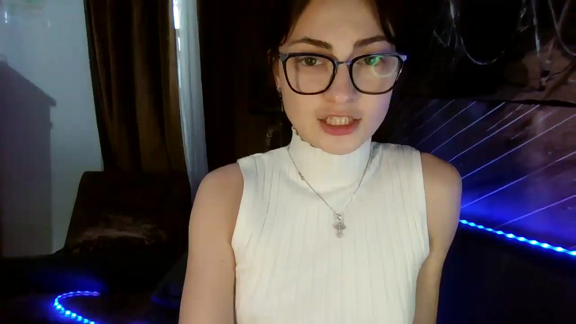 Gallery image thumbnail from MooniXill's myfreecams stream on, 05/06/2024, 11:45 image 10 of 20