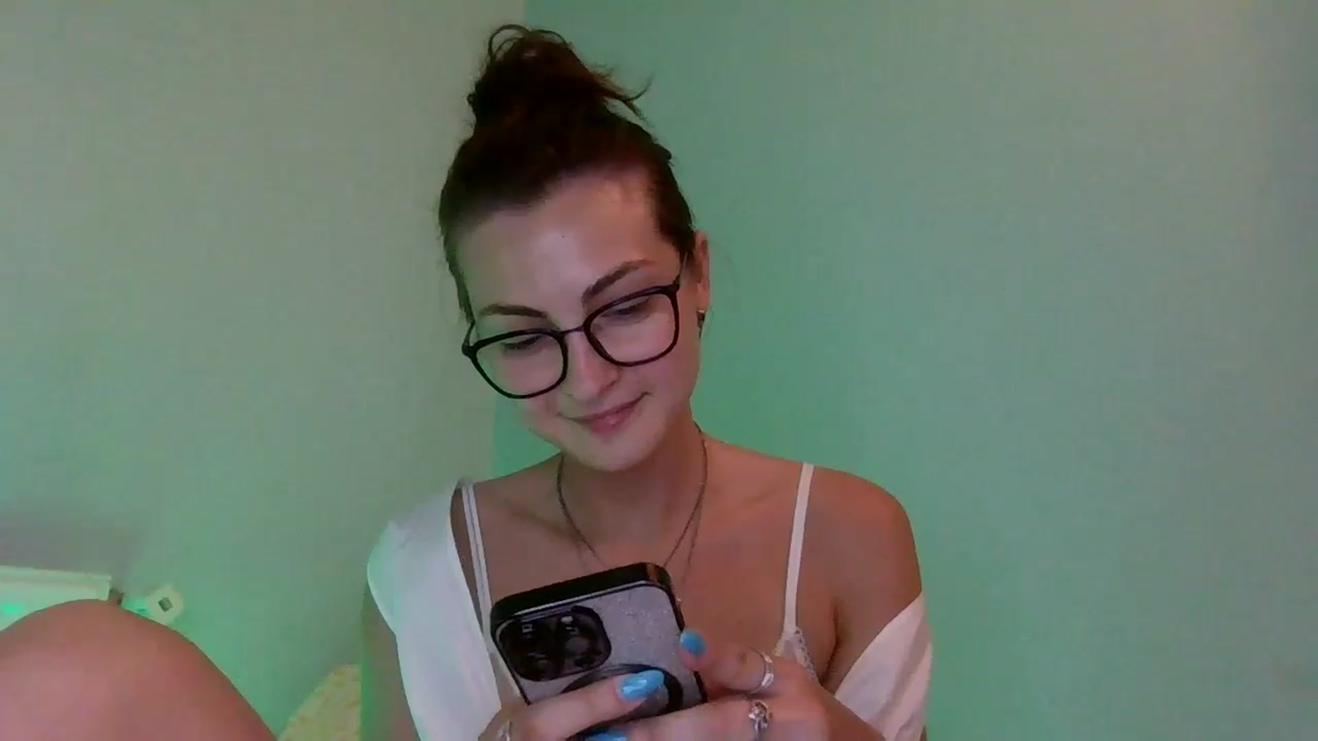 Gallery image thumbnail from MooniXill's myfreecams stream on, 07/16/2024, 19:58 image 16 of 20