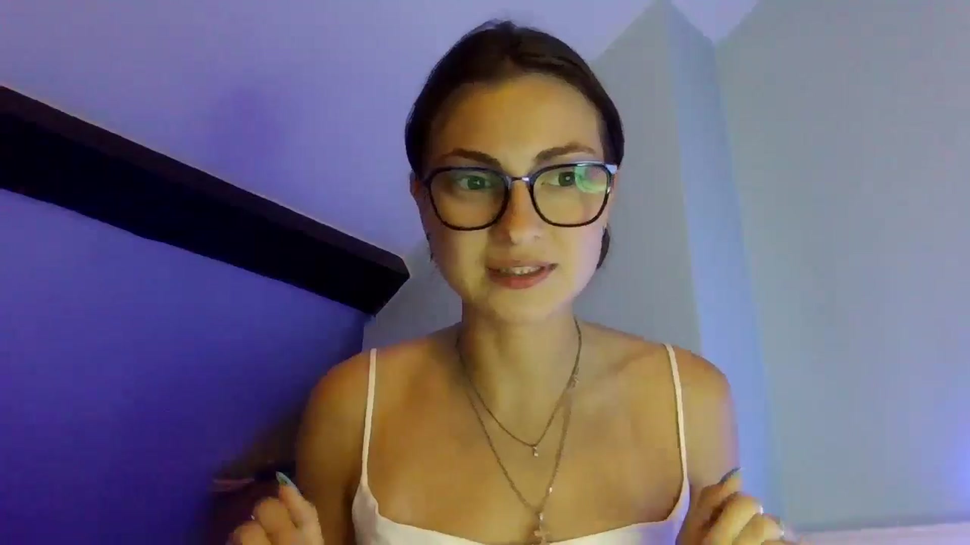 Gallery image thumbnail from MooniXill's myfreecams stream on, 07/17/2024, 22:05 image 4 of 20