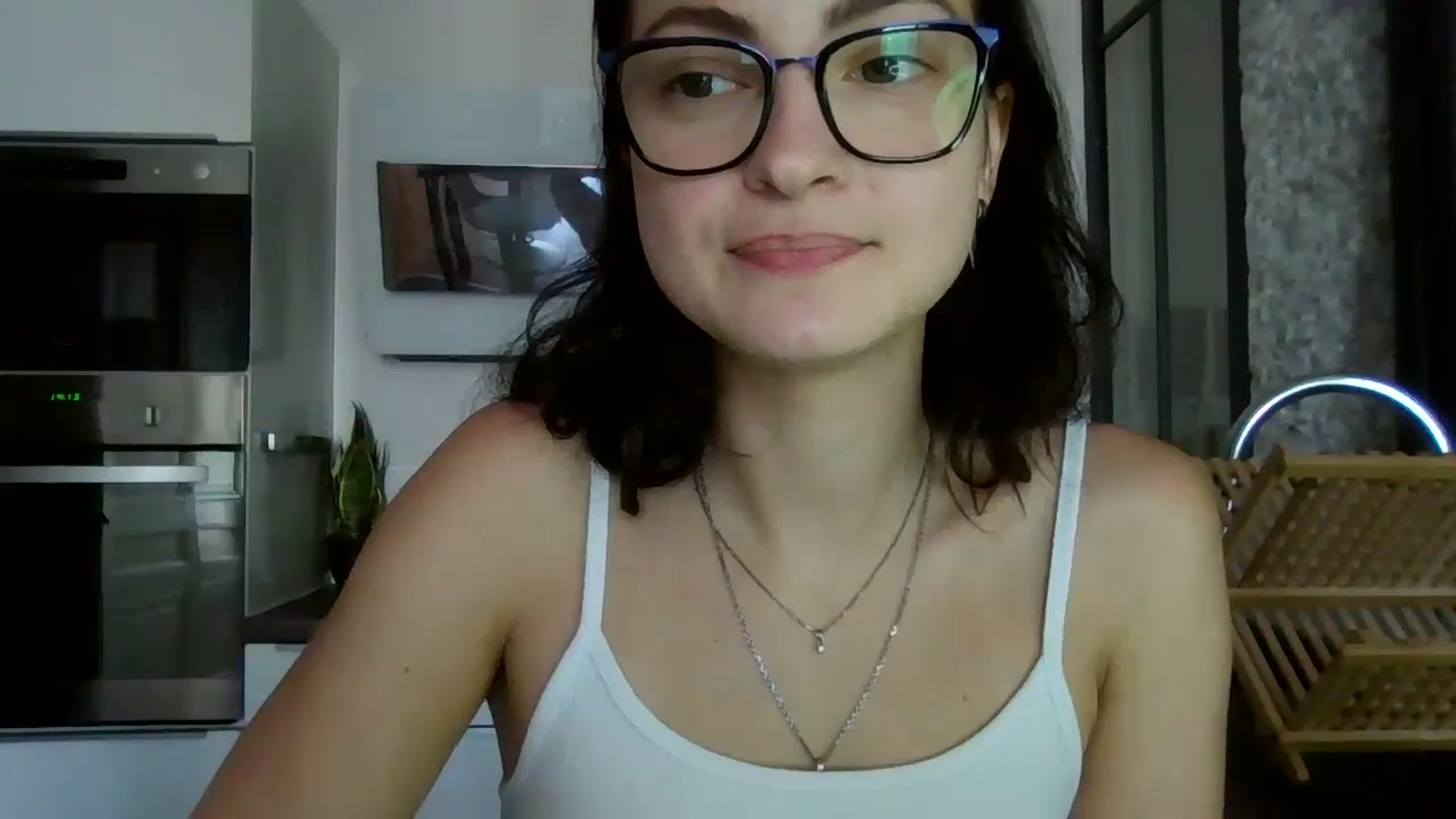 Gallery image thumbnail from MooniXill's myfreecams stream on, 08/06/2024, 12:39 image 12 of 20