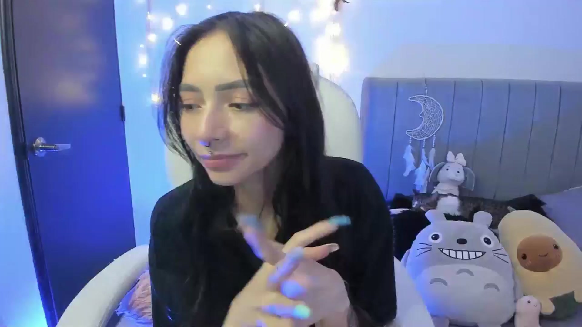 Gallery image thumbnail from Moonlady6's myfreecams stream on, 06/19/2024, 05:00 image 18 of 20