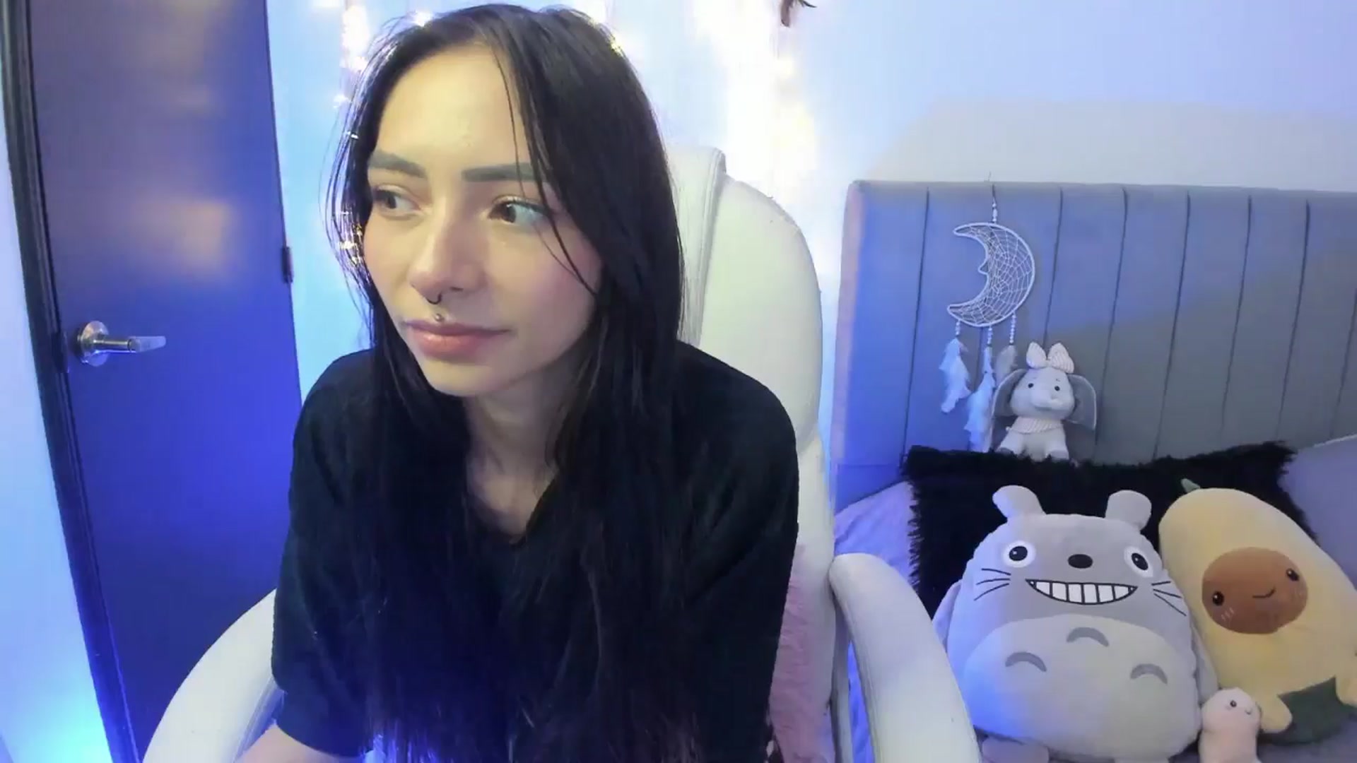 Gallery image thumbnail from Moonlady6's myfreecams stream on, 06/19/2024, 05:00 image 5 of 20