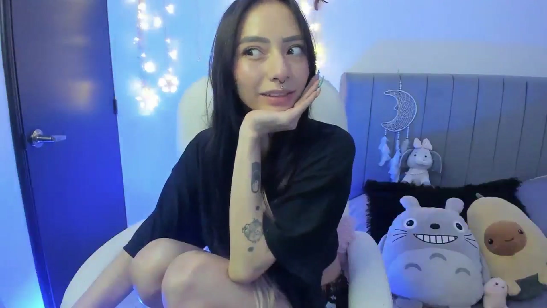 Gallery image thumbnail from Moonlady6's myfreecams stream on, 06/19/2024, 05:00 image 6 of 20