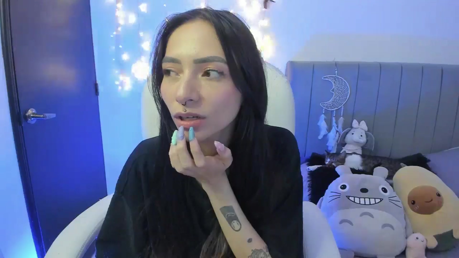 Gallery image thumbnail from Moonlady6's myfreecams stream on, 06/19/2024, 05:00 image 20 of 20