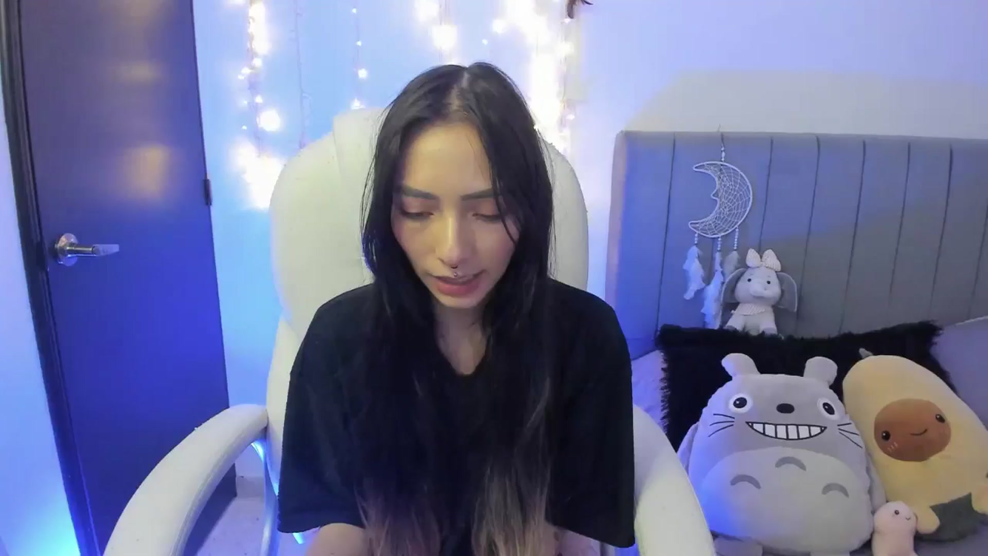 Gallery image thumbnail from Moonlady6's myfreecams stream on, 06/19/2024, 05:00 image 1 of 20
