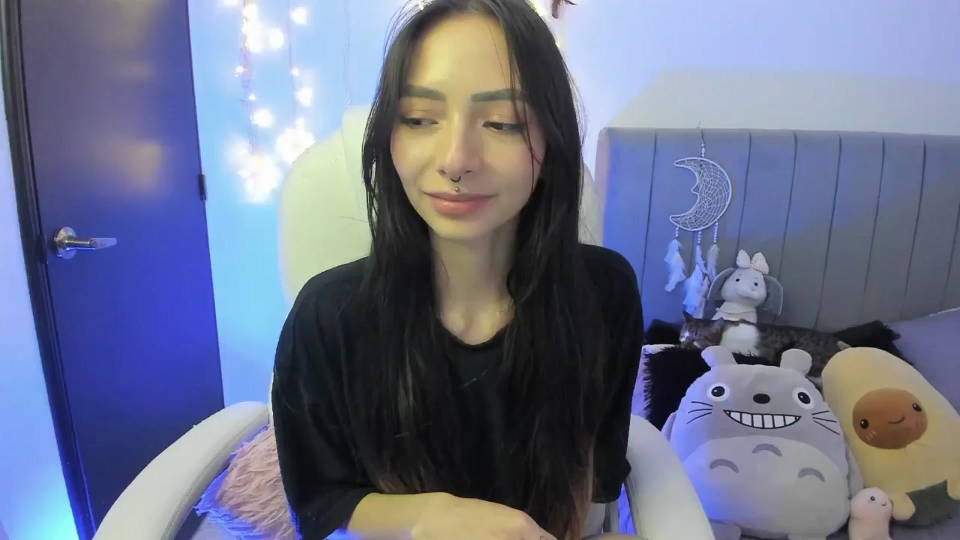 Gallery image thumbnail from Moonlady6's myfreecams stream on, 06/19/2024, 05:00 image 16 of 20