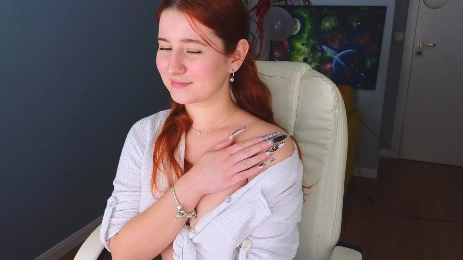 Gallery image thumbnail from Moonlight_'s myfreecams stream on, 03/25/2025, 17:25 image 9 of 20