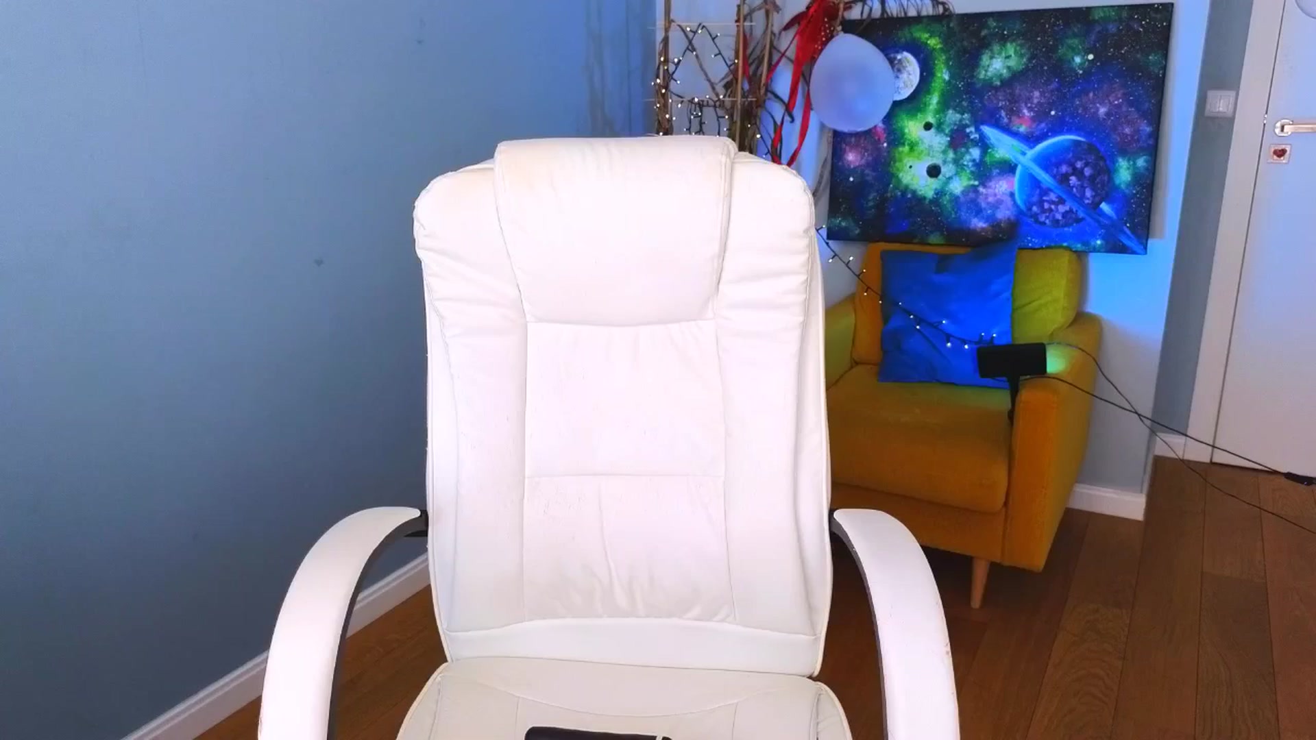 Gallery image thumbnail from Moonlight_'s myfreecams stream on, 04/20/2025, 14:21 image 15 of 20