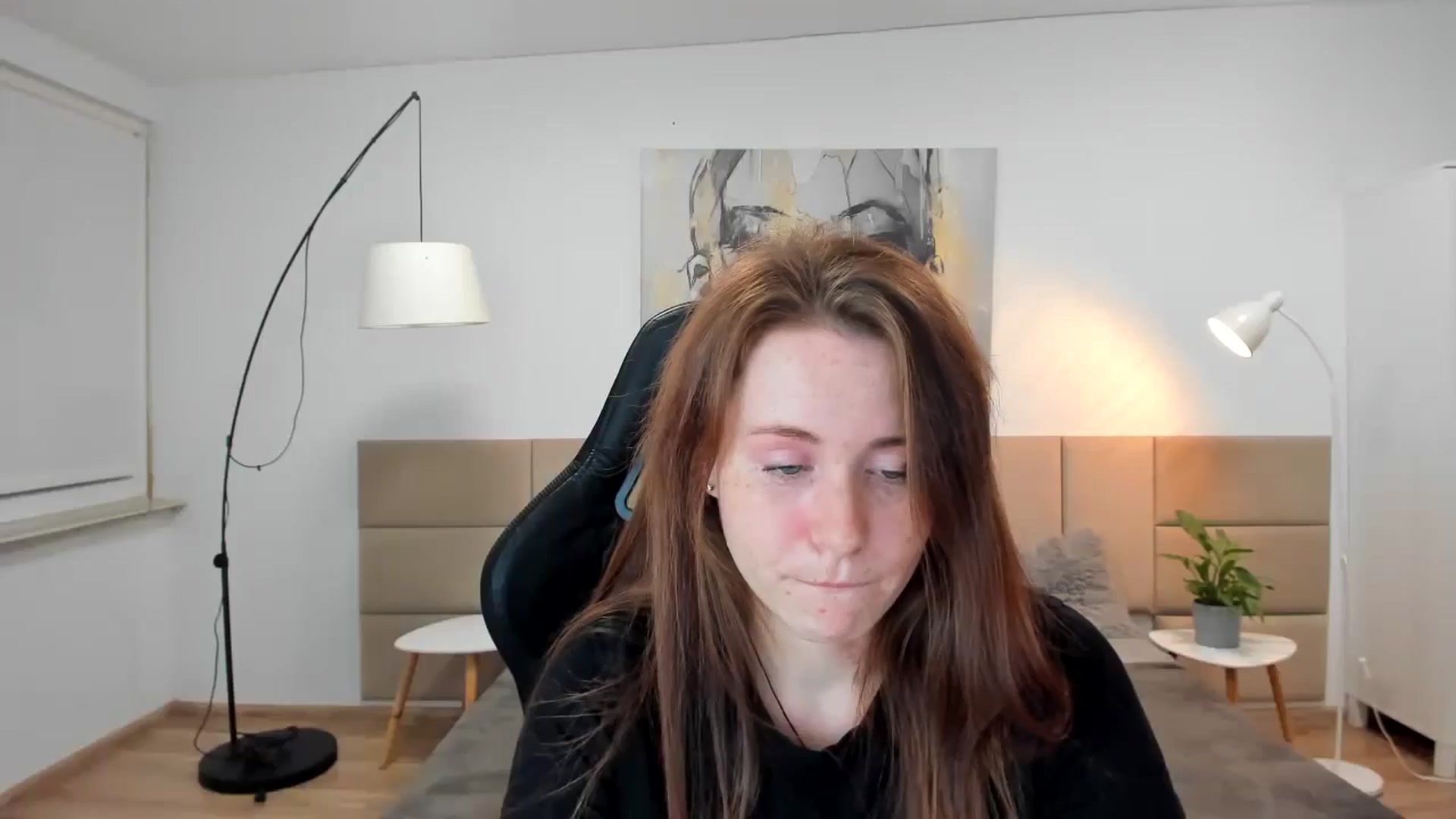 Gallery image thumbnail from Moonshinee's myfreecams stream on, 11/08/2024, 21:11 image 2 of 20