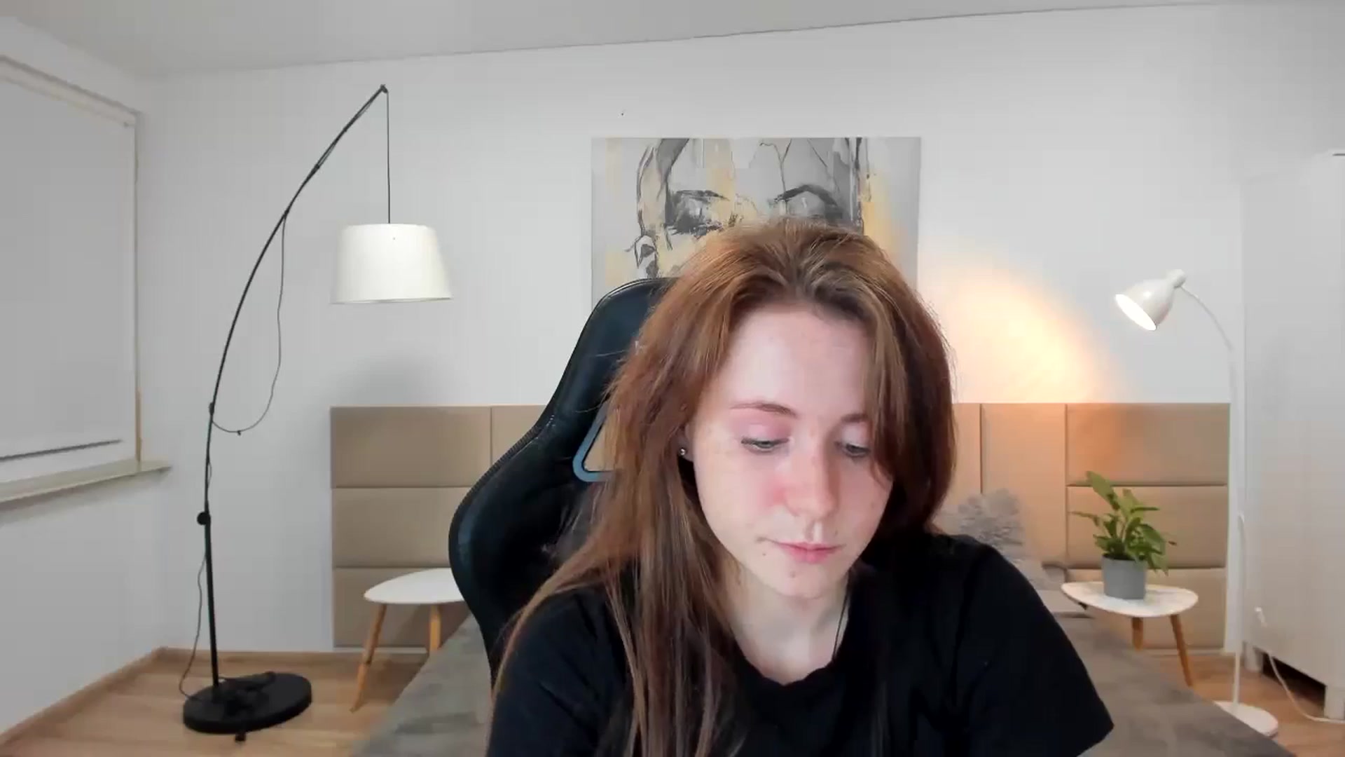 Gallery image thumbnail from Moonshinee's myfreecams stream on, 11/08/2024, 21:11 image 10 of 20