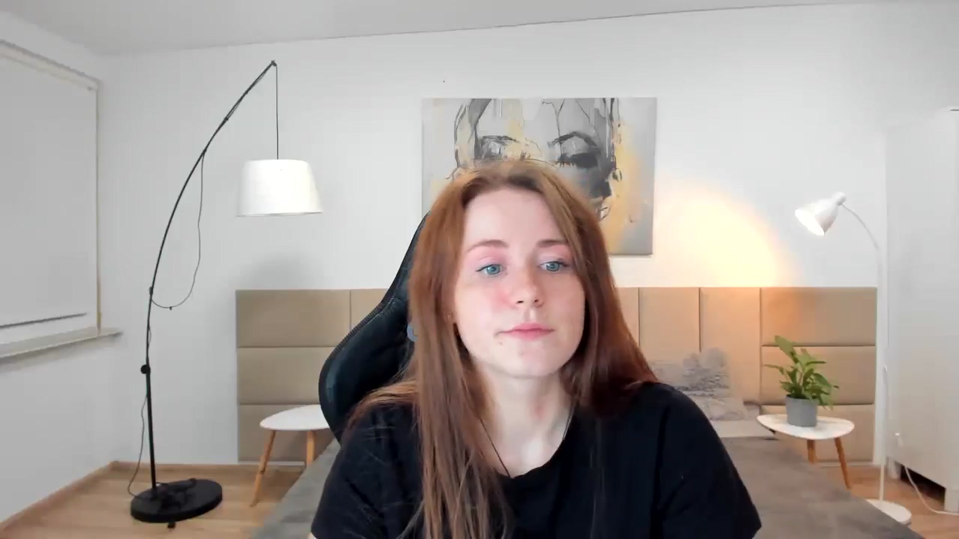 Gallery image thumbnail from Moonshinee's myfreecams stream on, 11/08/2024, 21:11 image 17 of 20