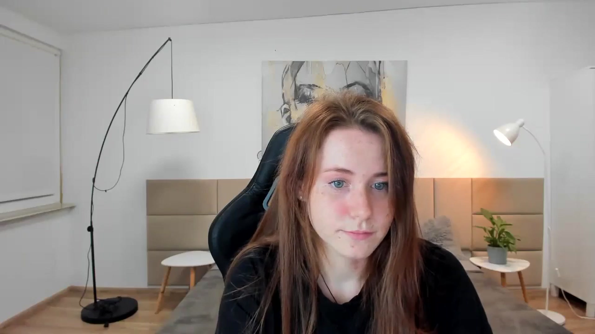 Gallery image thumbnail from Moonshinee's myfreecams stream on, 11/08/2024, 21:11 image 4 of 20