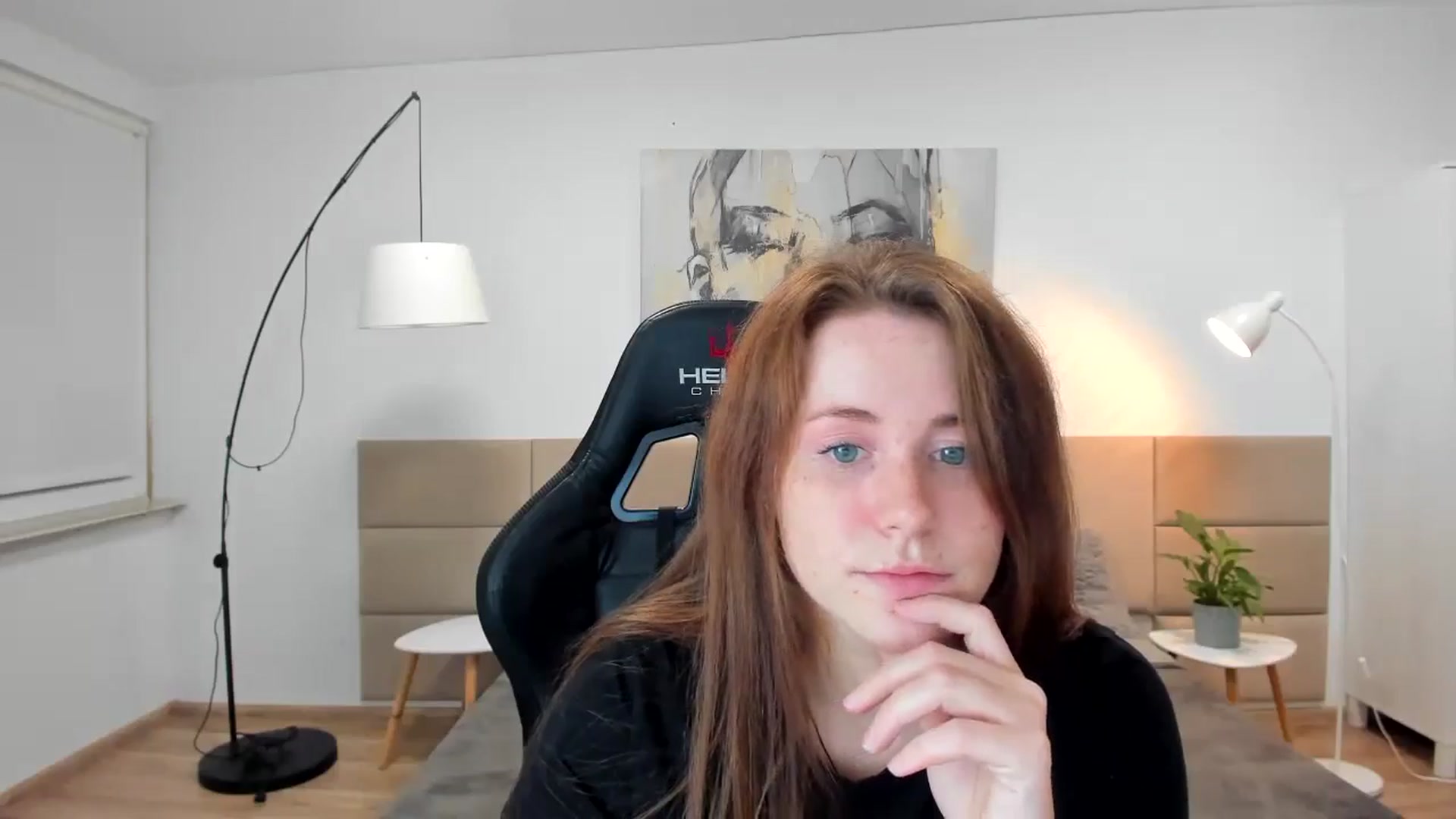 Gallery image thumbnail from Moonshinee's myfreecams stream on, 11/08/2024, 21:11 image 14 of 20