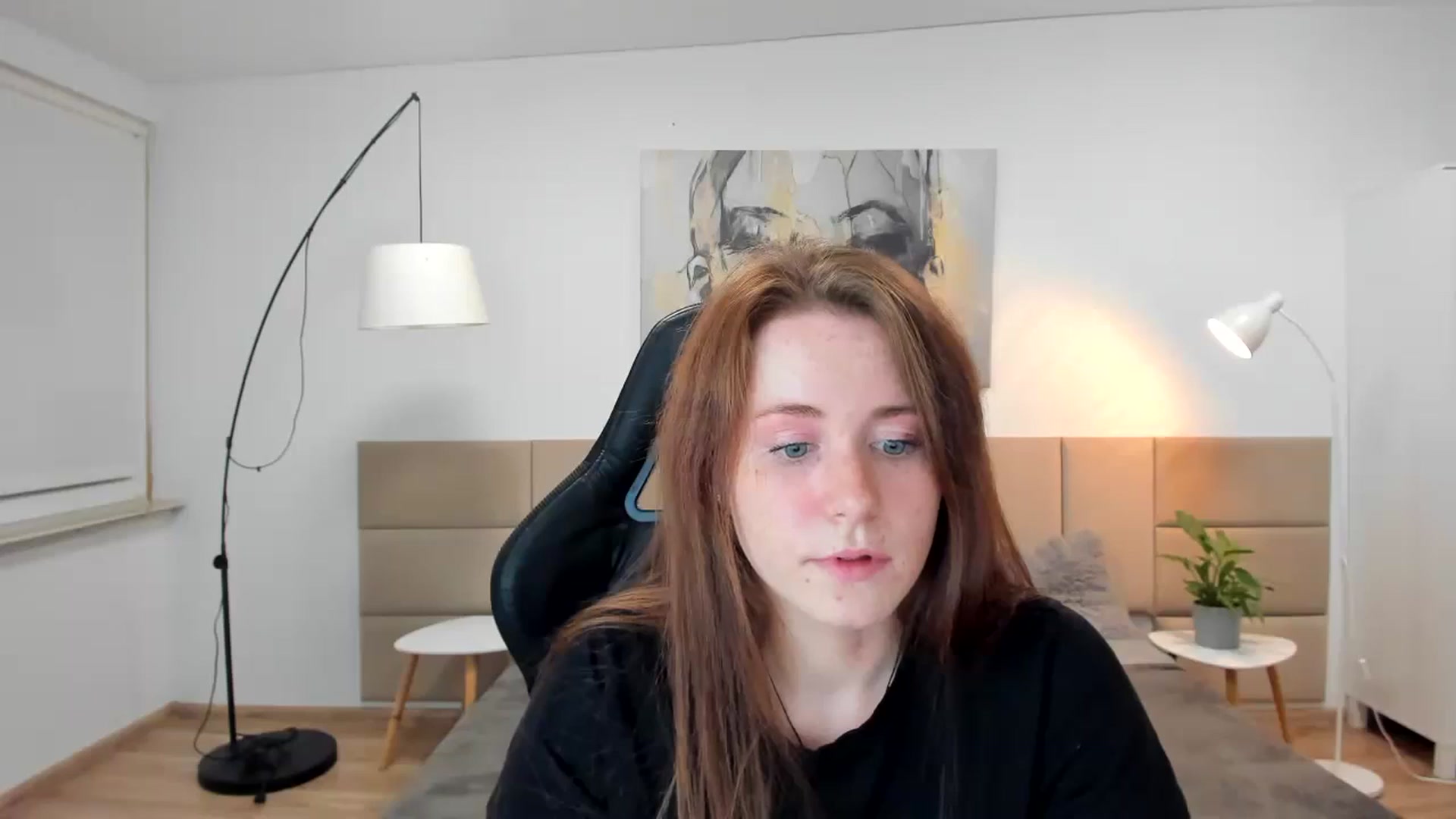Gallery image thumbnail from Moonshinee's myfreecams stream on, 11/08/2024, 21:11 image 18 of 20