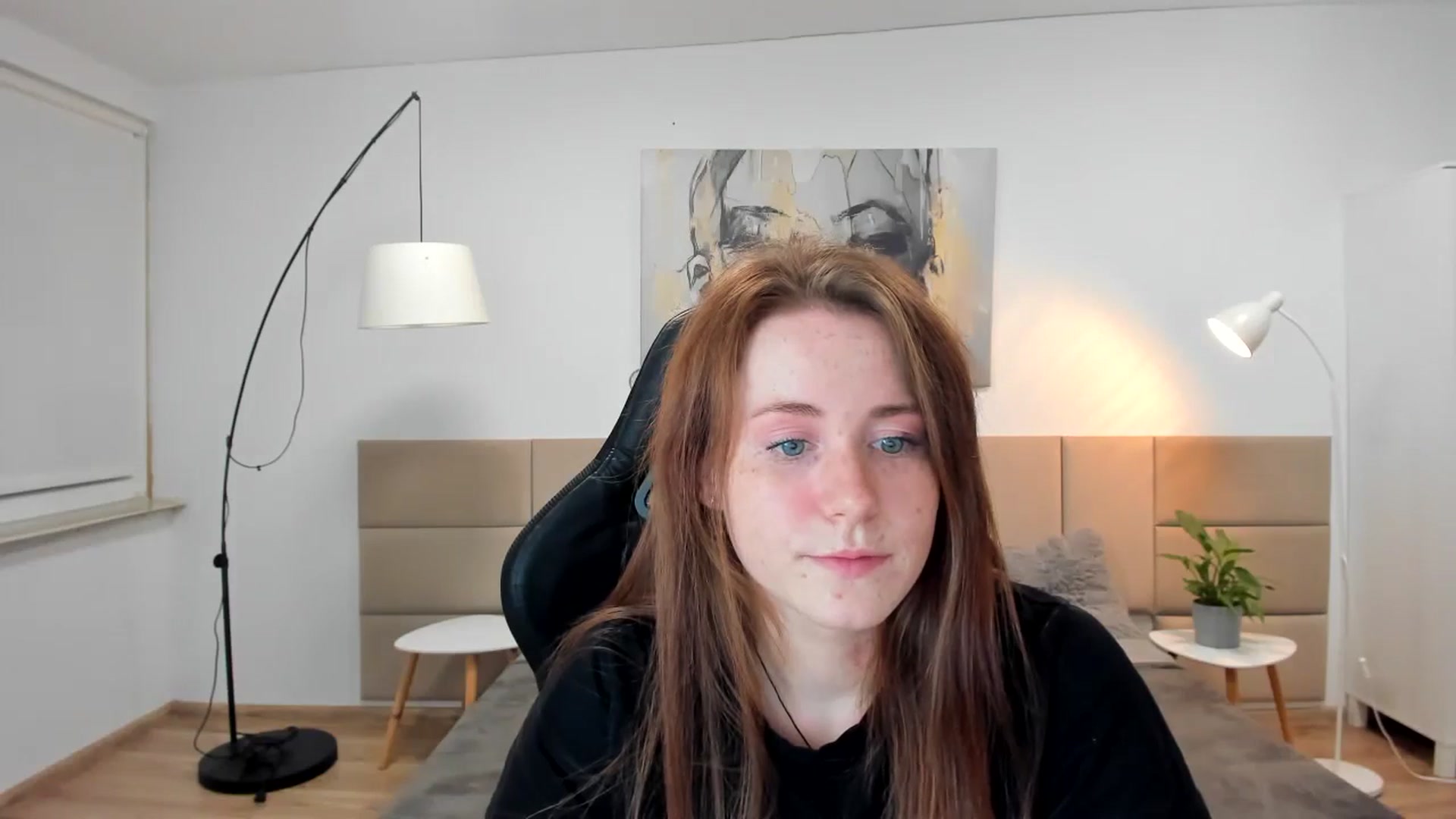 Gallery image thumbnail from Moonshinee's myfreecams stream on, 11/08/2024, 21:11 image 8 of 20