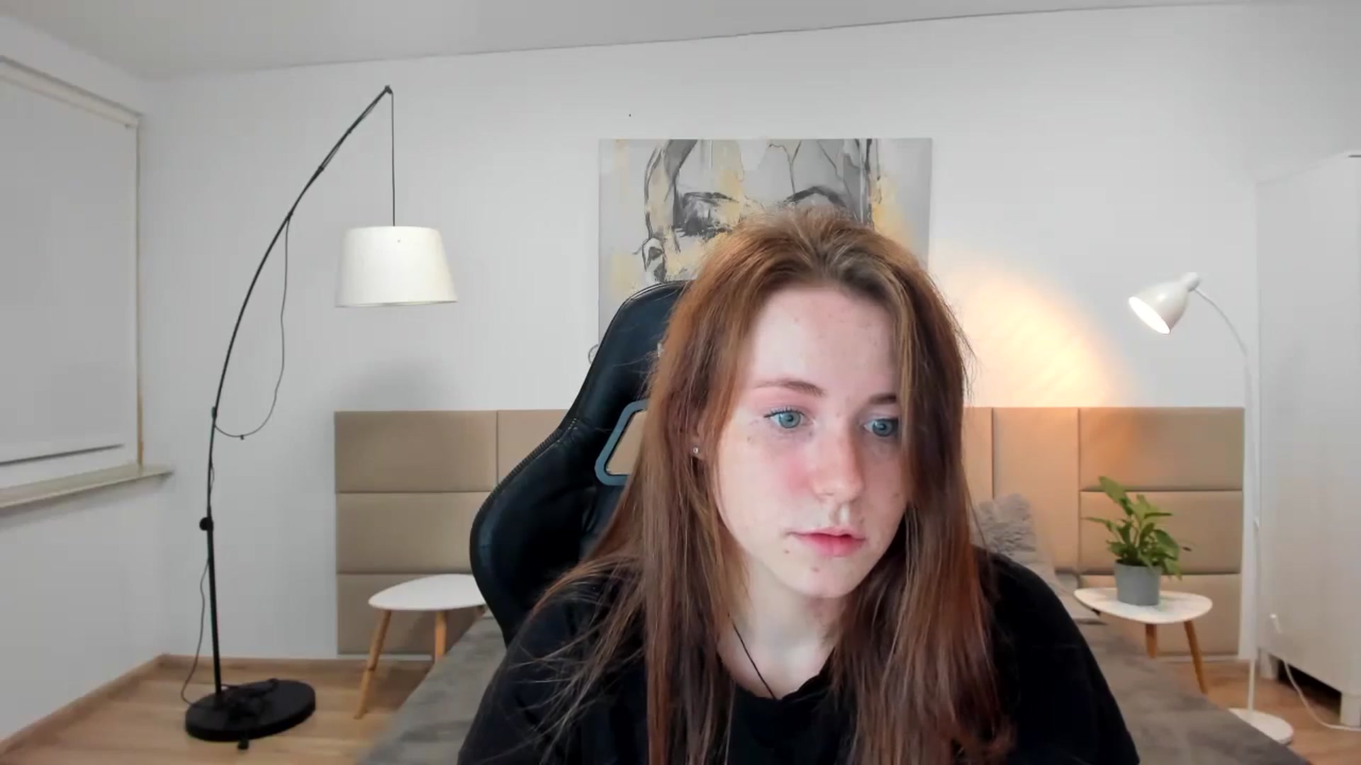 Gallery image thumbnail from Moonshinee's myfreecams stream on, 11/08/2024, 21:11 image 3 of 20