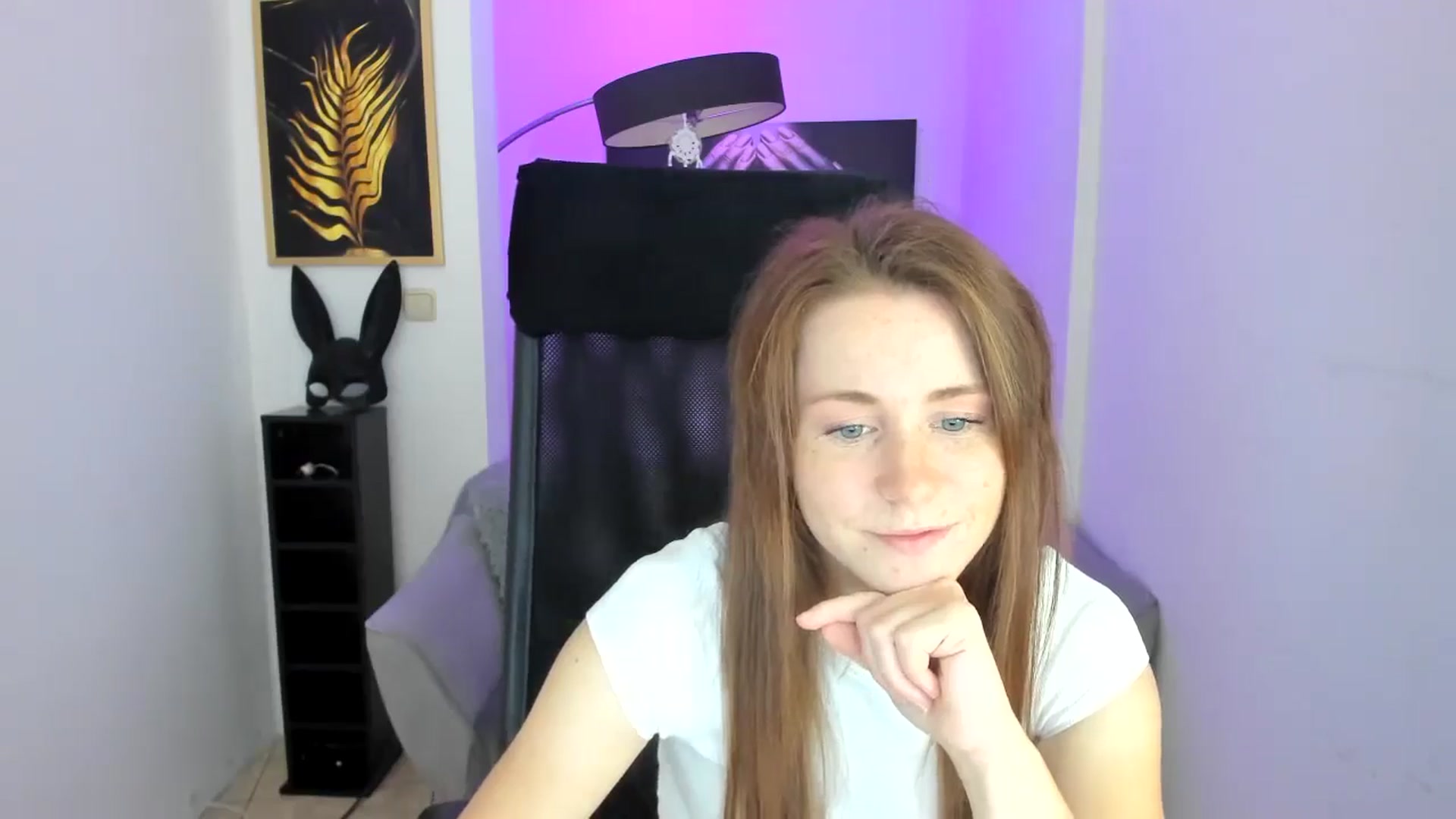 Gallery image thumbnail from Moonshinee's myfreecams stream on, 11/09/2024, 16:00 image 4 of 20