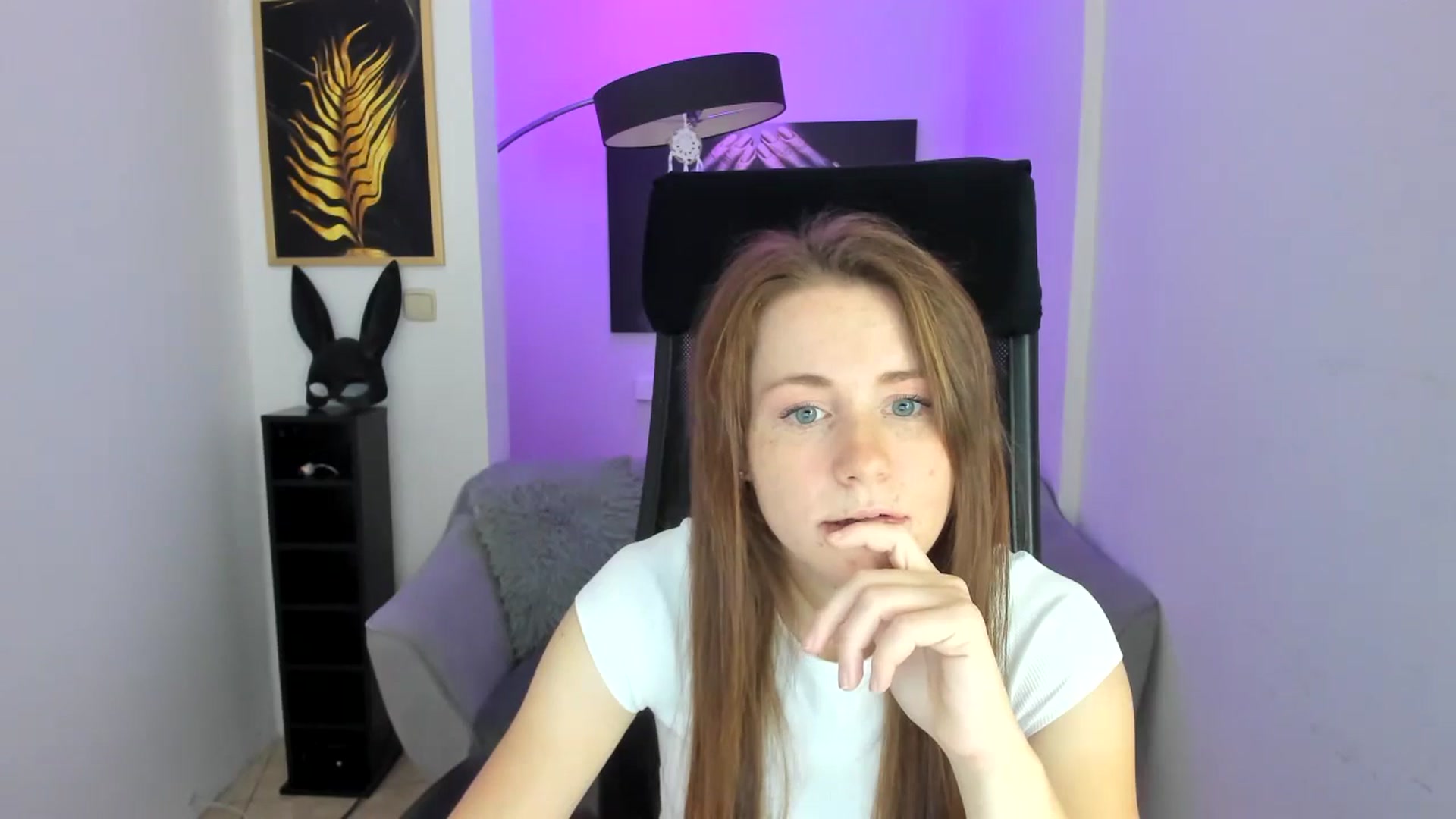 Gallery image thumbnail from Moonshinee's myfreecams stream on, 11/09/2024, 16:00 image 7 of 20
