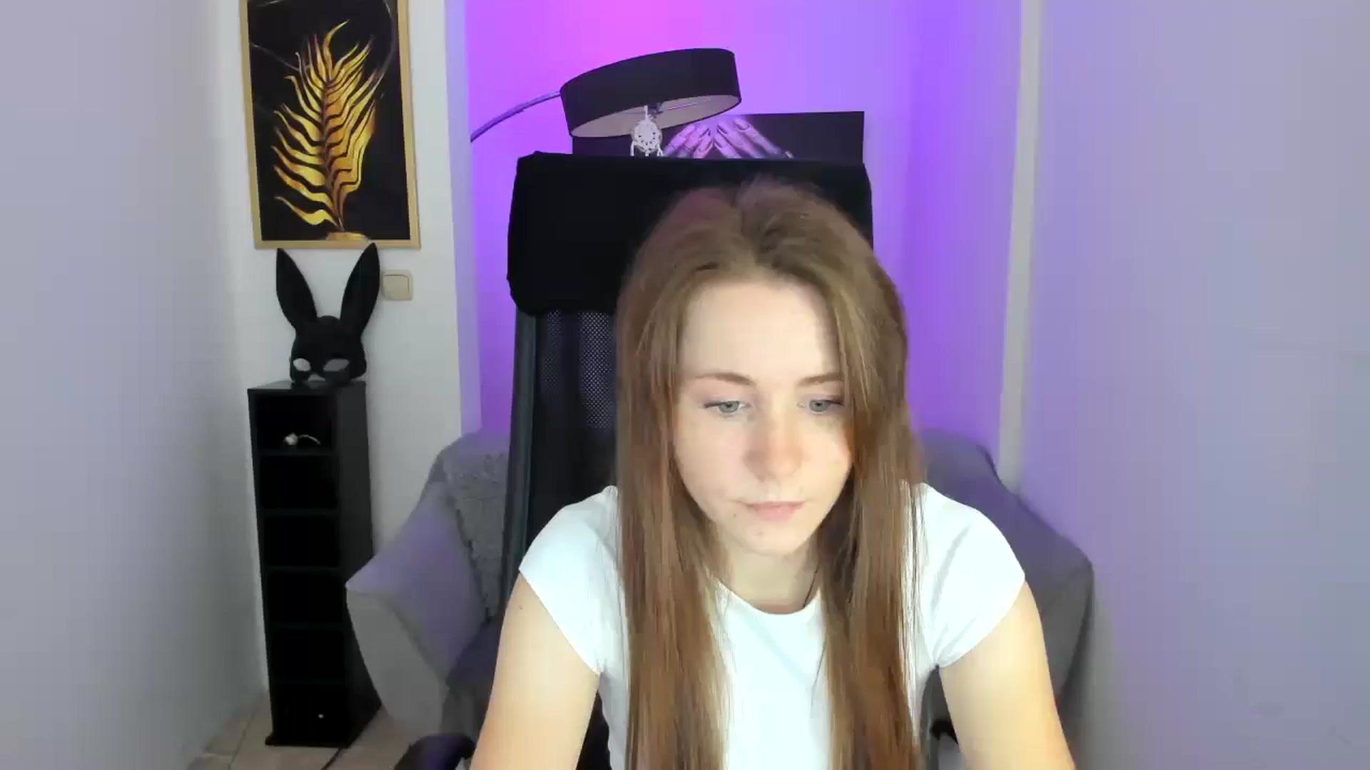 Gallery image thumbnail from Moonshinee's myfreecams stream on, 11/09/2024, 16:00 image 2 of 20