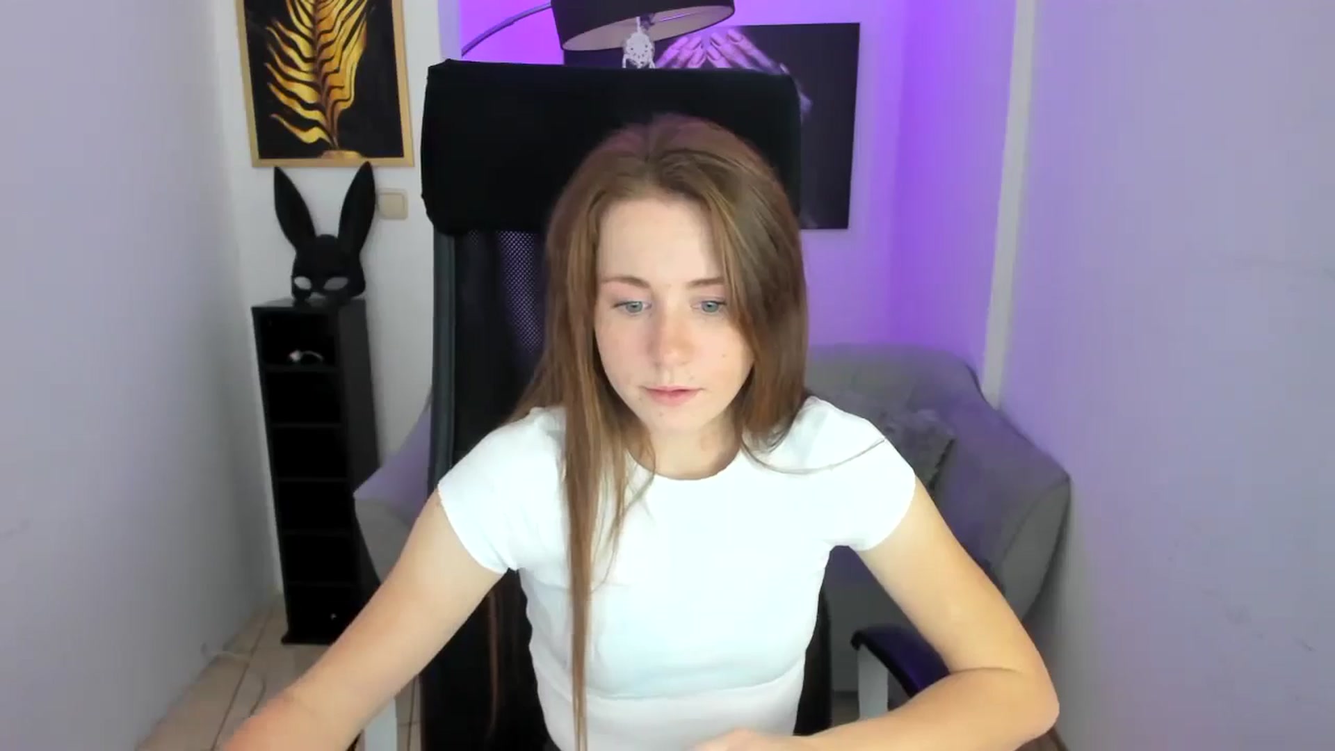 Gallery image thumbnail from Moonshinee's myfreecams stream on, 11/09/2024, 17:19 image 6 of 20