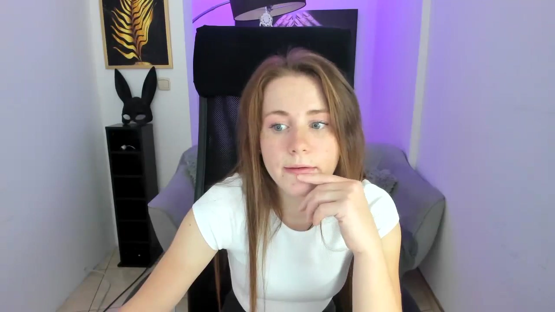 Gallery image thumbnail from Moonshinee's myfreecams stream on, 11/09/2024, 17:19 image 16 of 20