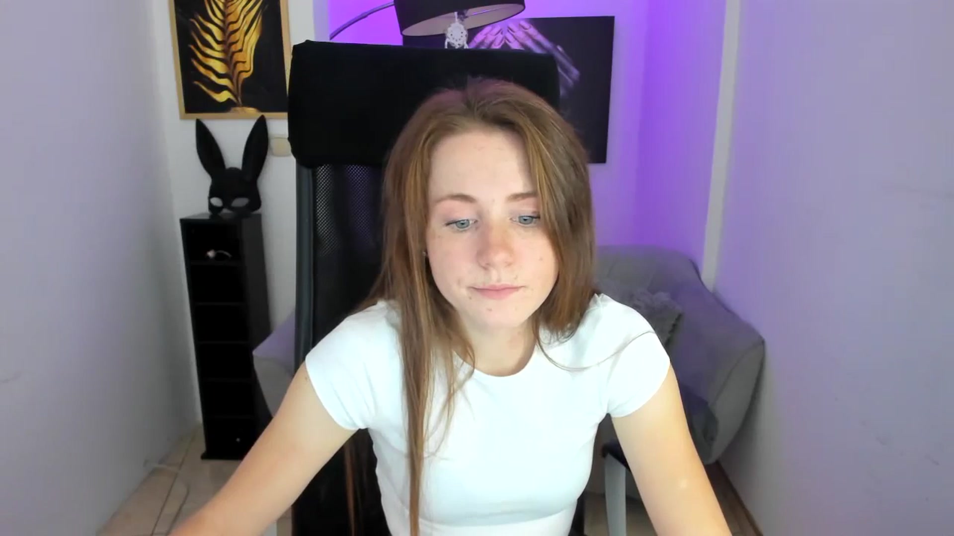 Gallery image thumbnail from Moonshinee's myfreecams stream on, 11/09/2024, 17:19 image 7 of 20