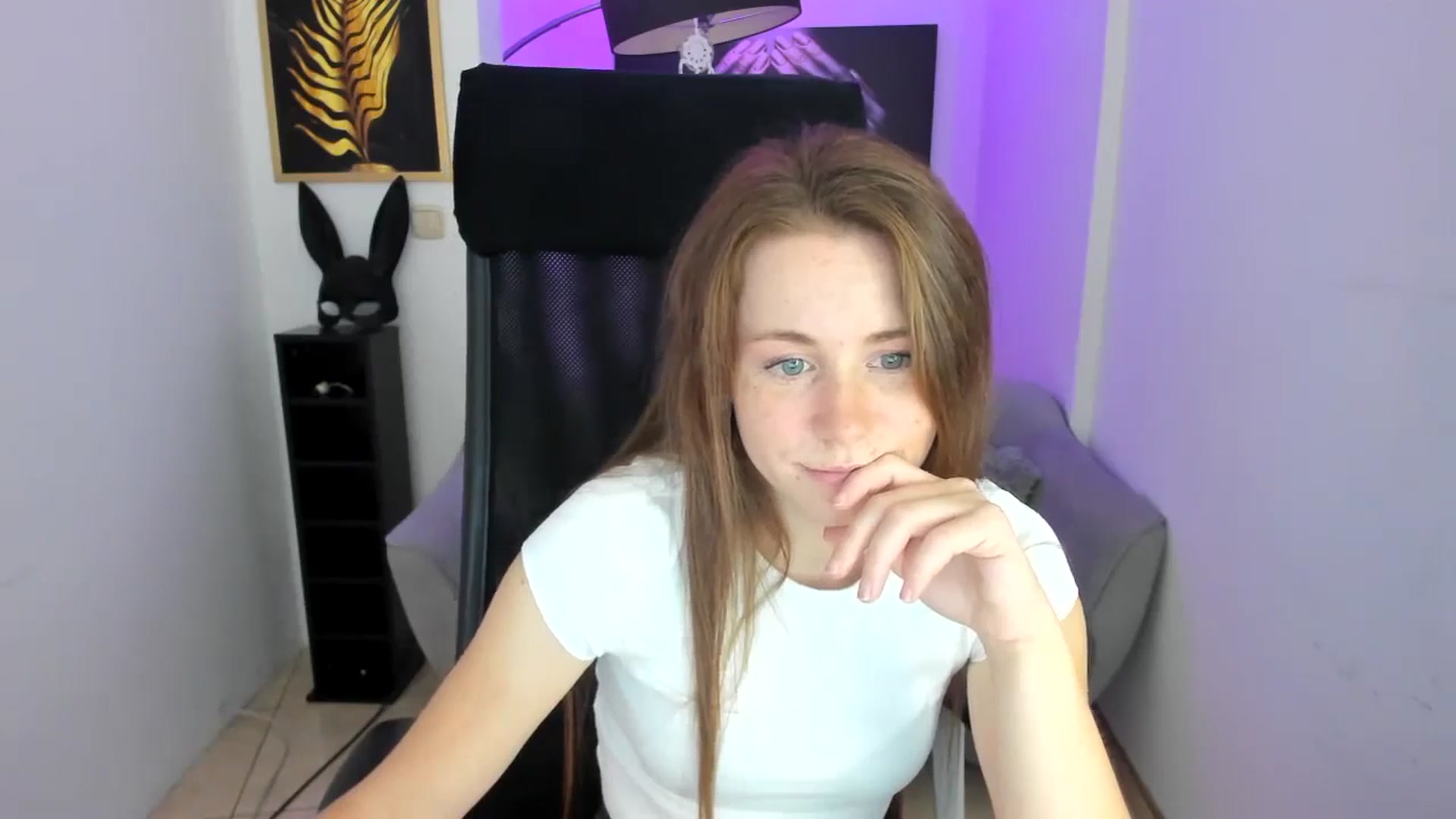 Gallery image thumbnail from Moonshinee's myfreecams stream on, 11/09/2024, 17:19 image 8 of 20