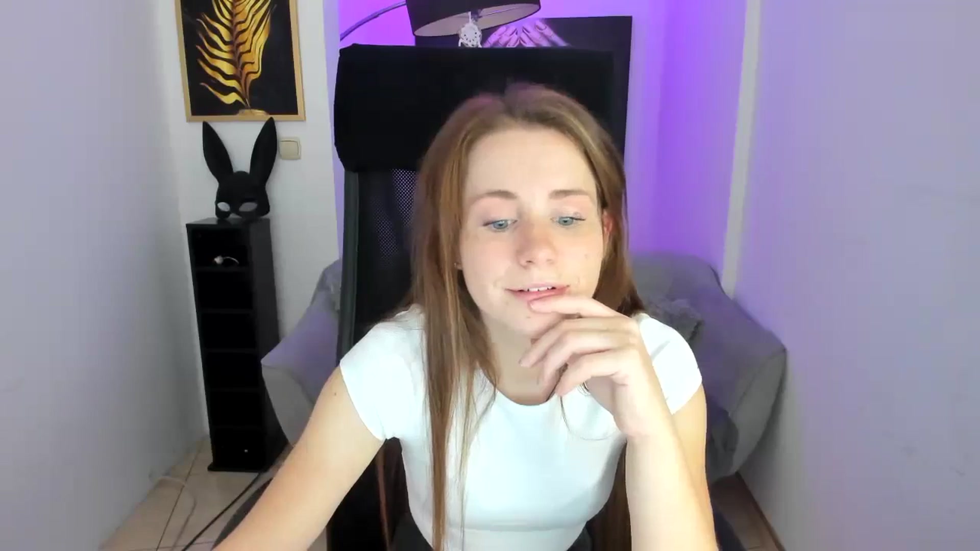 Gallery image thumbnail from Moonshinee's myfreecams stream on, 11/09/2024, 17:19 image 18 of 20