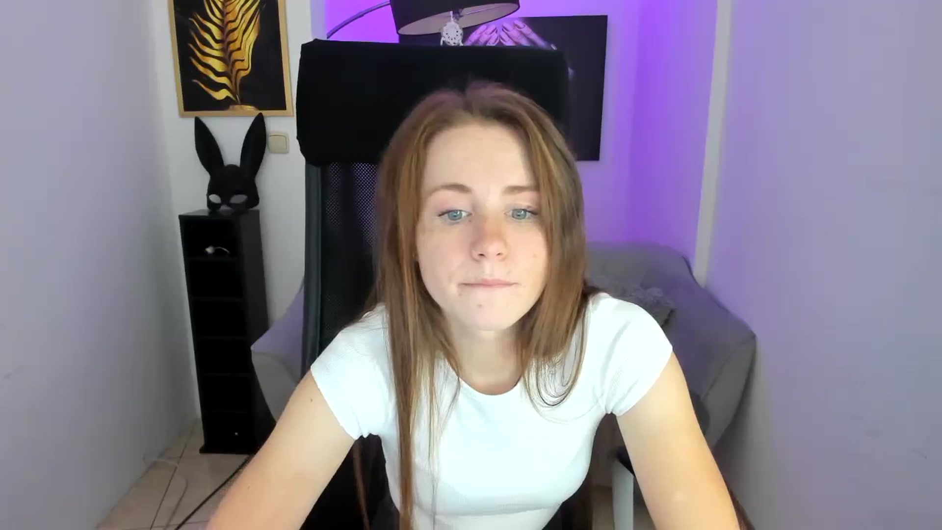 Gallery image thumbnail from Moonshinee's myfreecams stream on, 11/09/2024, 17:19 image 17 of 20