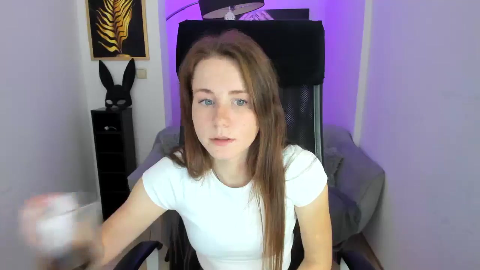 Gallery image thumbnail from Moonshinee's myfreecams stream on, 11/09/2024, 18:39 image 18 of 20