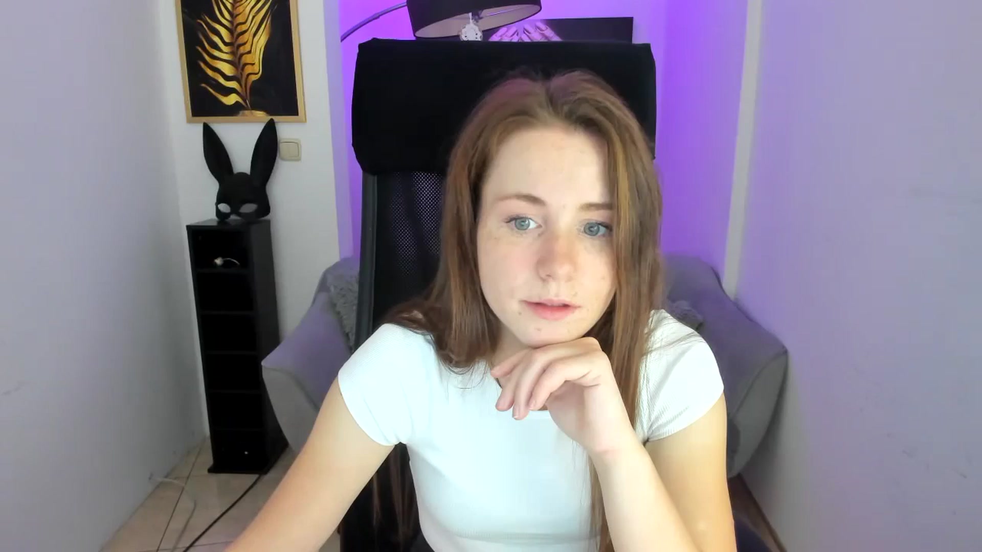Gallery image thumbnail from Moonshinee's myfreecams stream on, 11/09/2024, 18:39 image 12 of 20