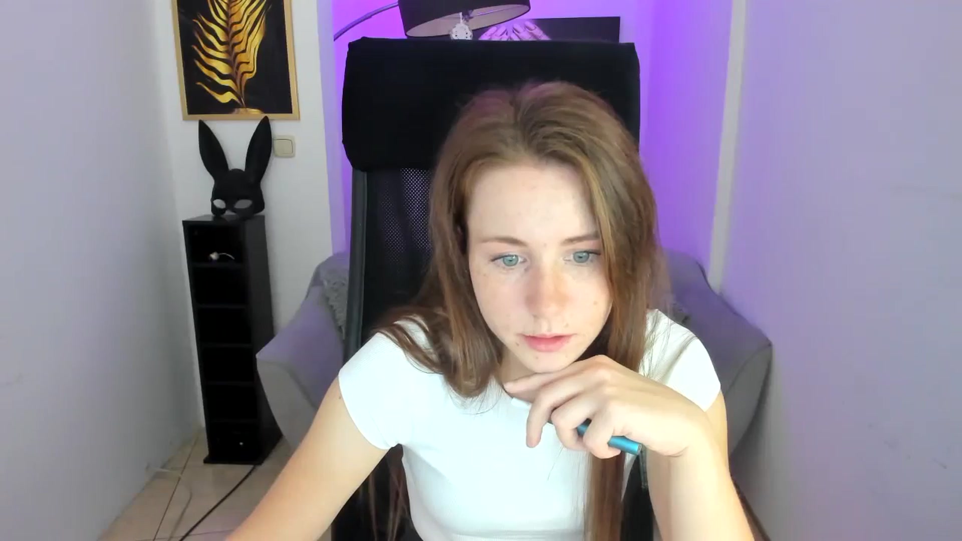 Gallery image thumbnail from Moonshinee's myfreecams stream on, 11/09/2024, 18:39 image 17 of 20