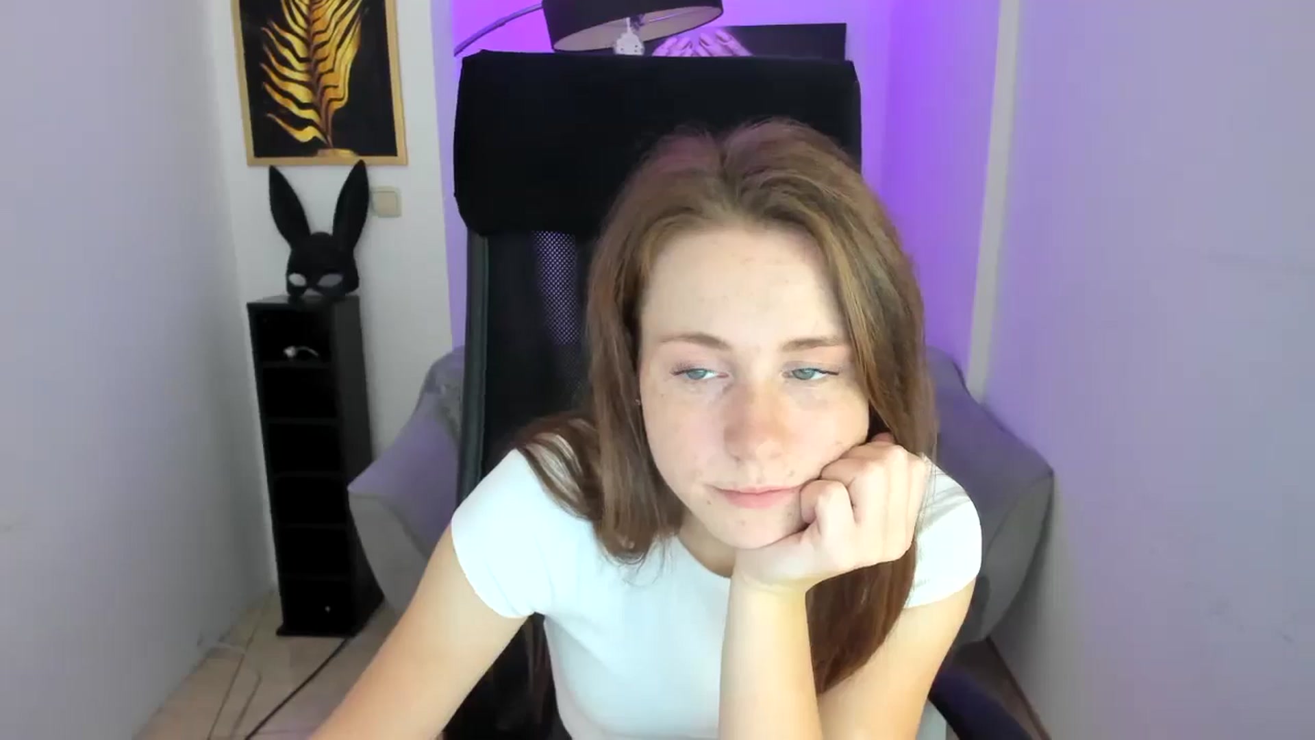 Gallery image thumbnail from Moonshinee's myfreecams stream on, 11/09/2024, 18:39 image 13 of 20